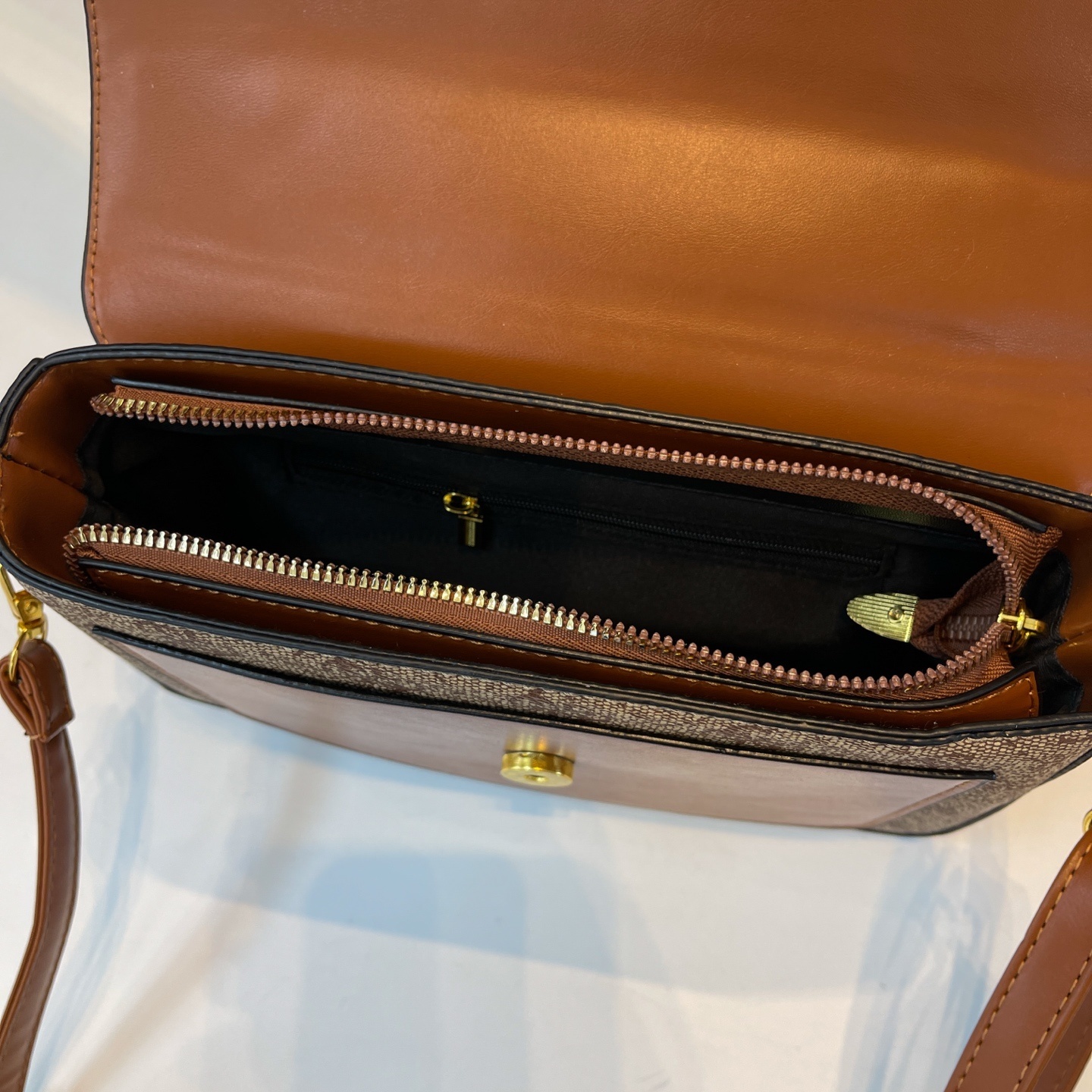 31$ Guess Shoulder bag size 24x17x7cm 5822 BYA23 gallery