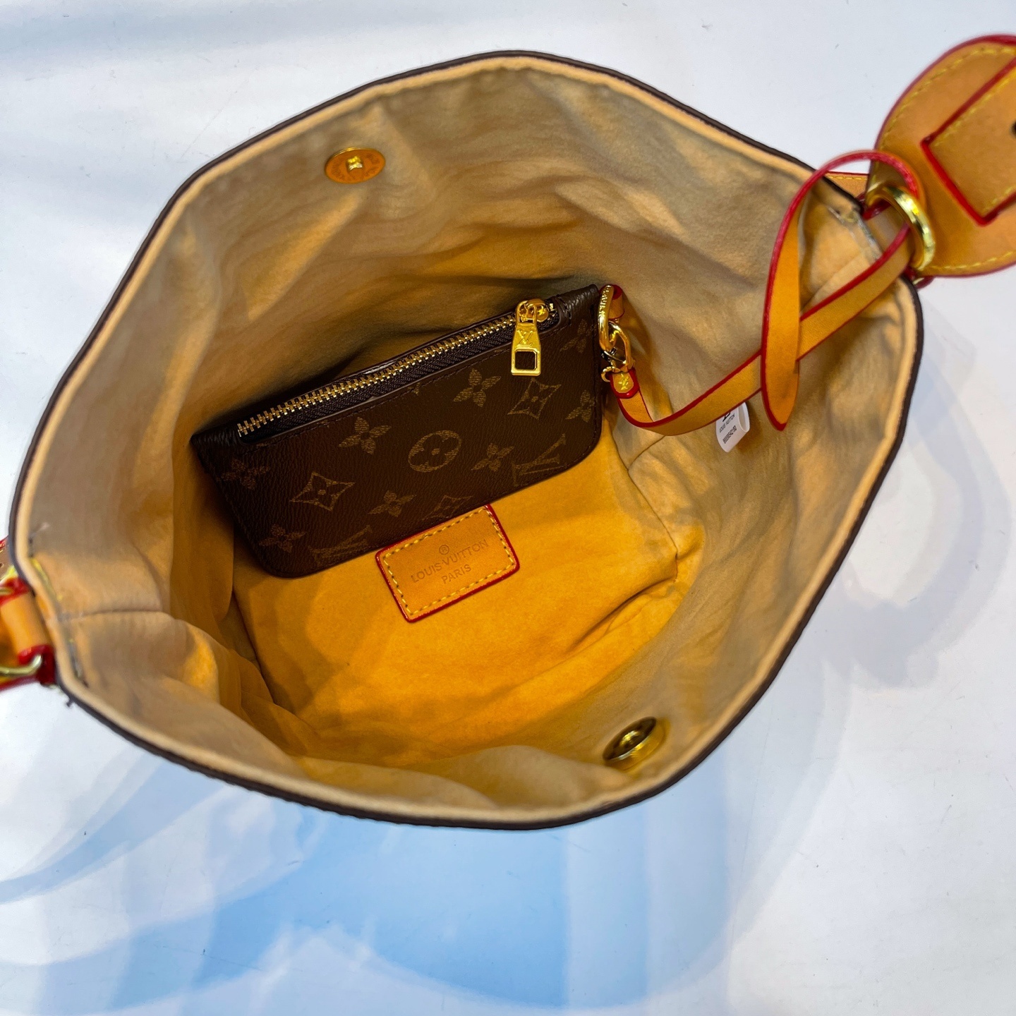 31$ LV 505 Shoulder bag size 25X19X14 cm 113284 BY2877 gallery