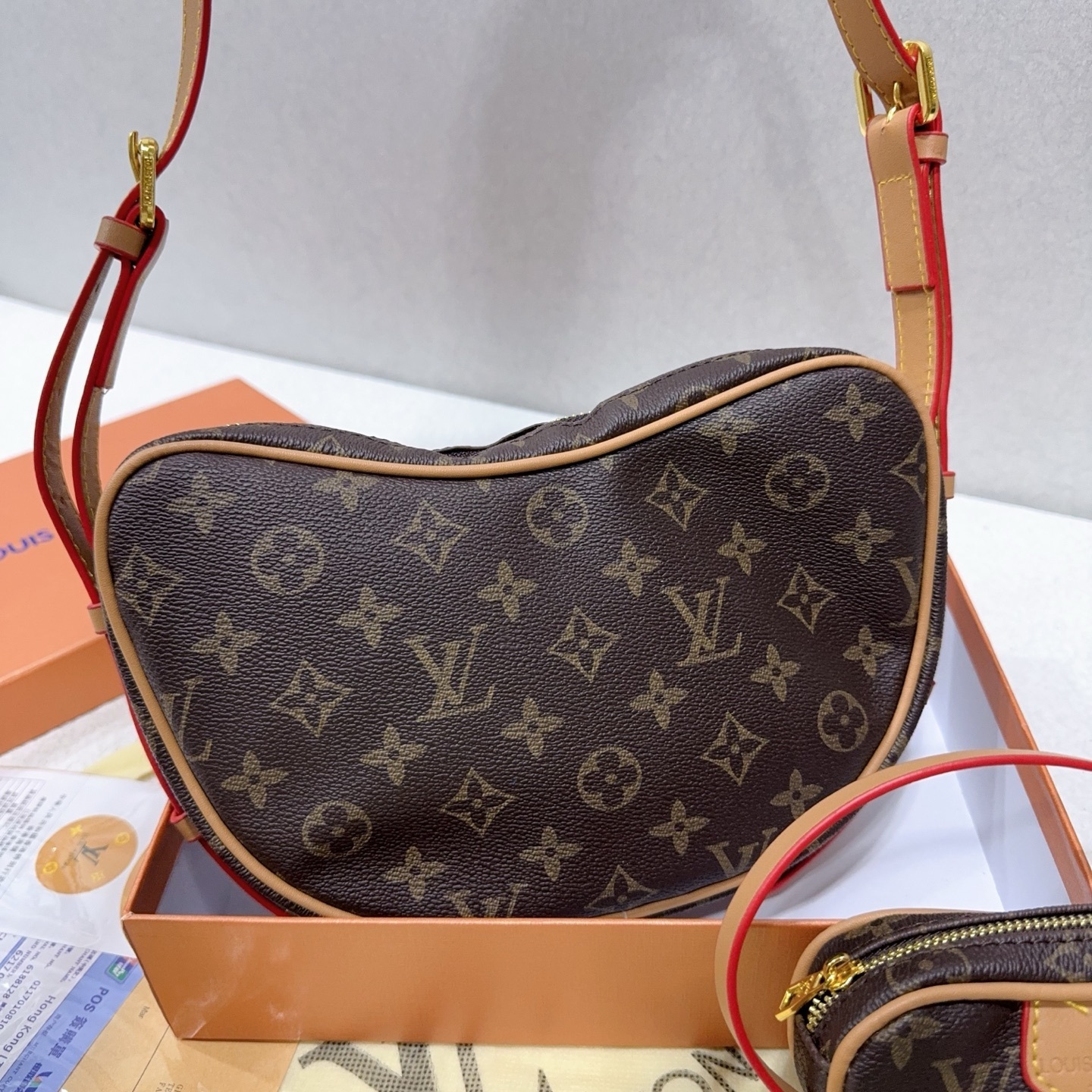 31$ LV 5896 Shoulder bag size 26x16x6 cm size 13x8x4 cm 610220 BY3493 gallery