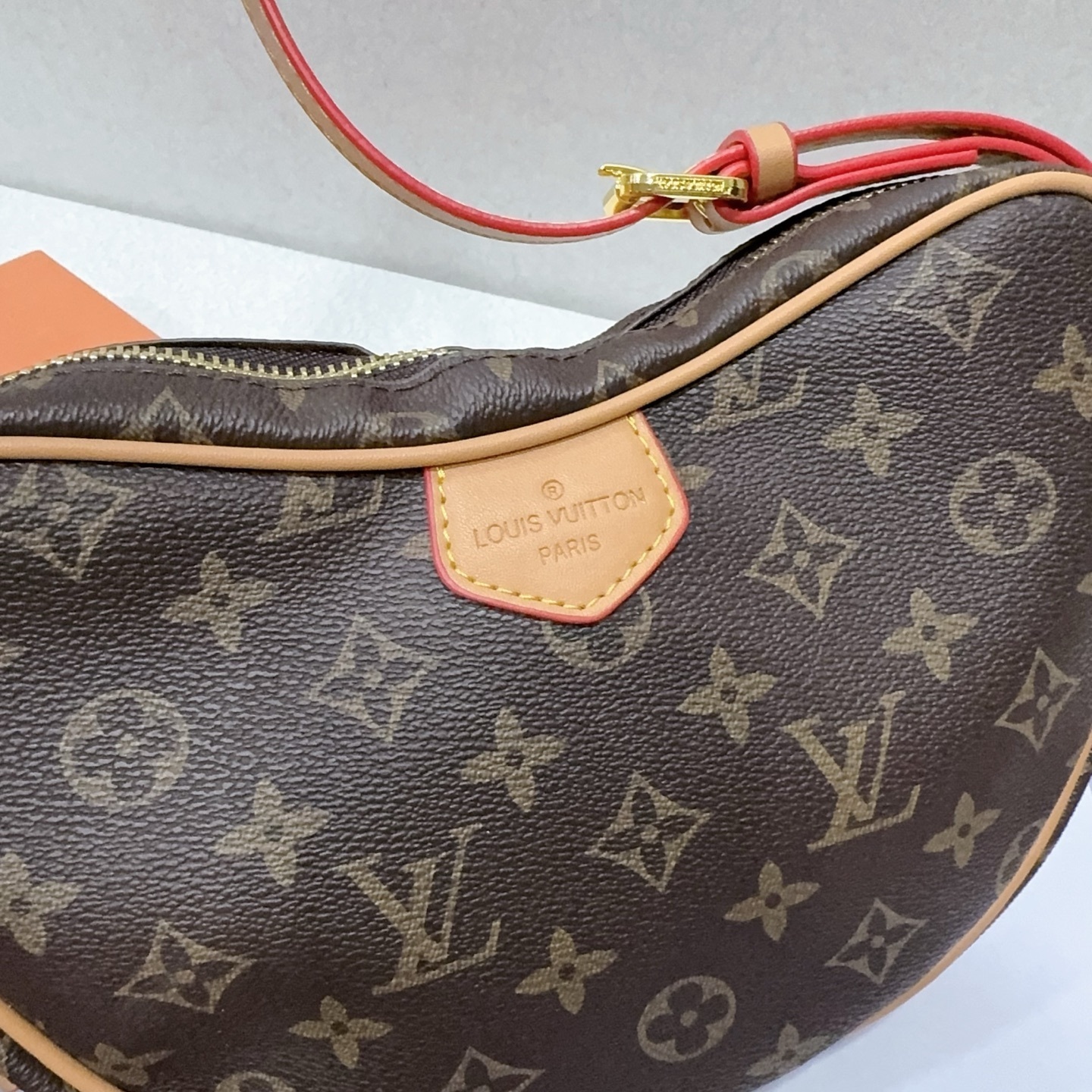 31$ LV 5896 Shoulder bag size 26x16x6 cm size 13x8x4 cm 610220 BY3493 gallery