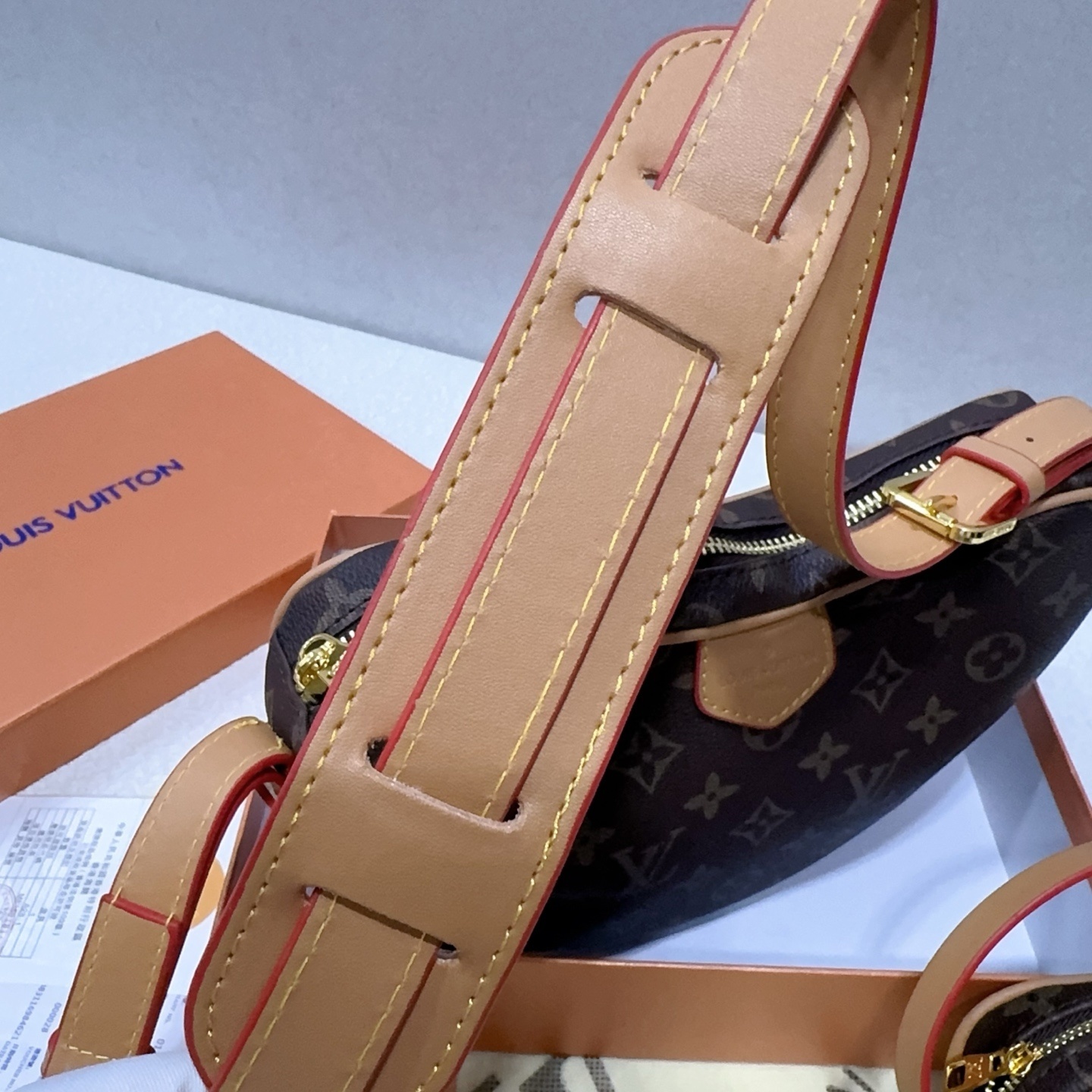 31$ LV 5896 Shoulder bag size 26x16x6 cm size 13x8x4 cm 610220 BY3493 gallery