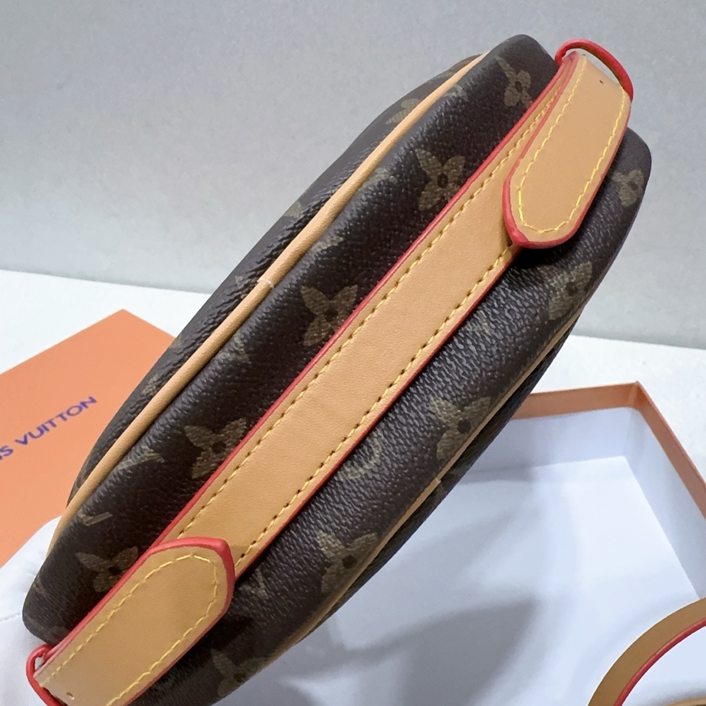 31$ LV 5896 Shoulder bag size 26x16x6 cm size 13x8x4 cm 610220 BY3493 gallery