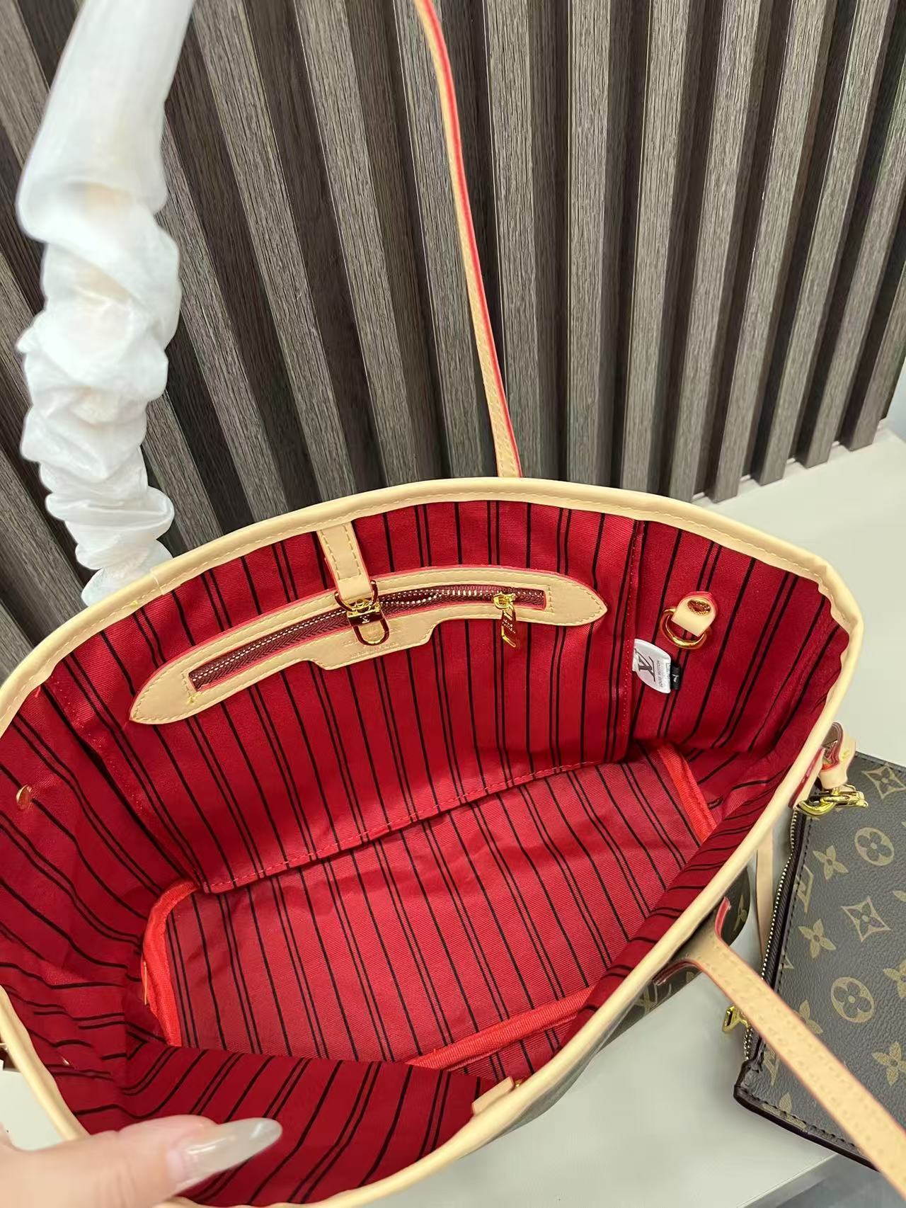 31$ LV Tote bag size 28x21x12 cm 813120 BY3443 gallery