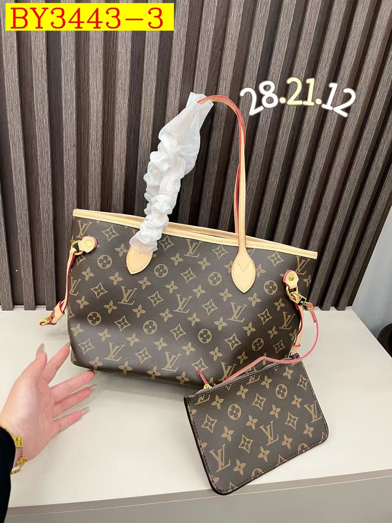 31$ LV Tote bag size 28x21x12 cm 813120 BY3443 gallery