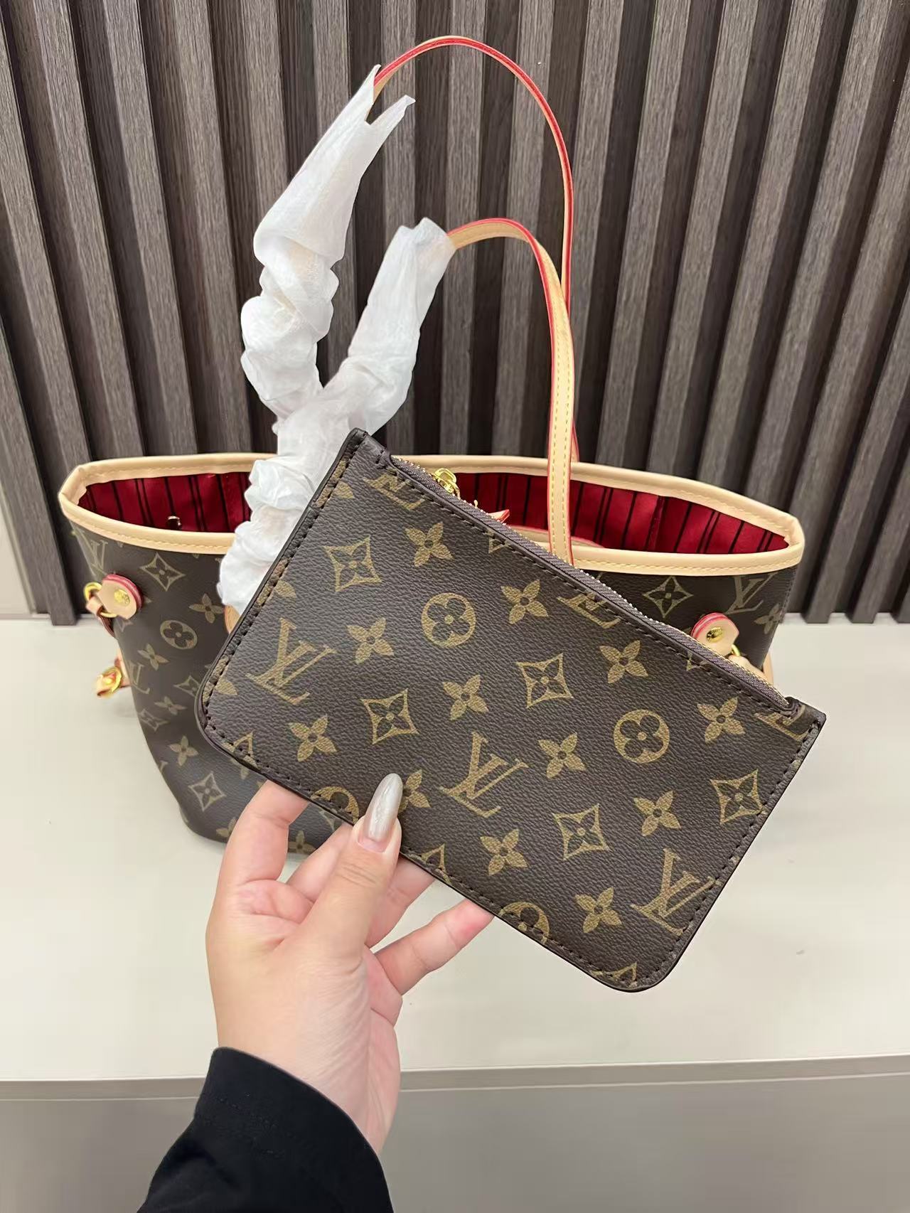 31$ LV Tote bag size 28x21x12 cm 813120 BY3443 gallery