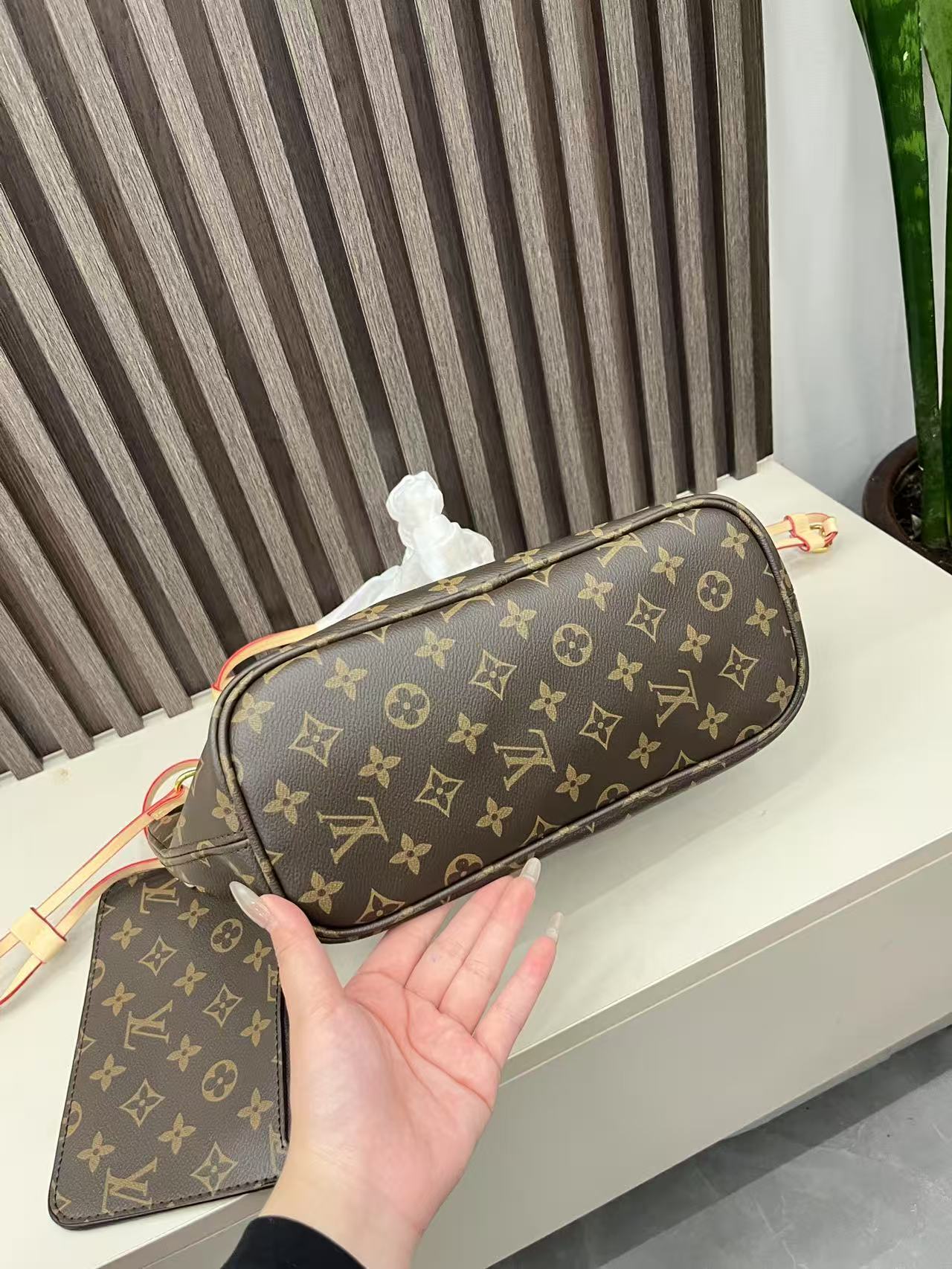 31$ LV Tote bag size 28x21x12 cm 813120 BY3443 gallery