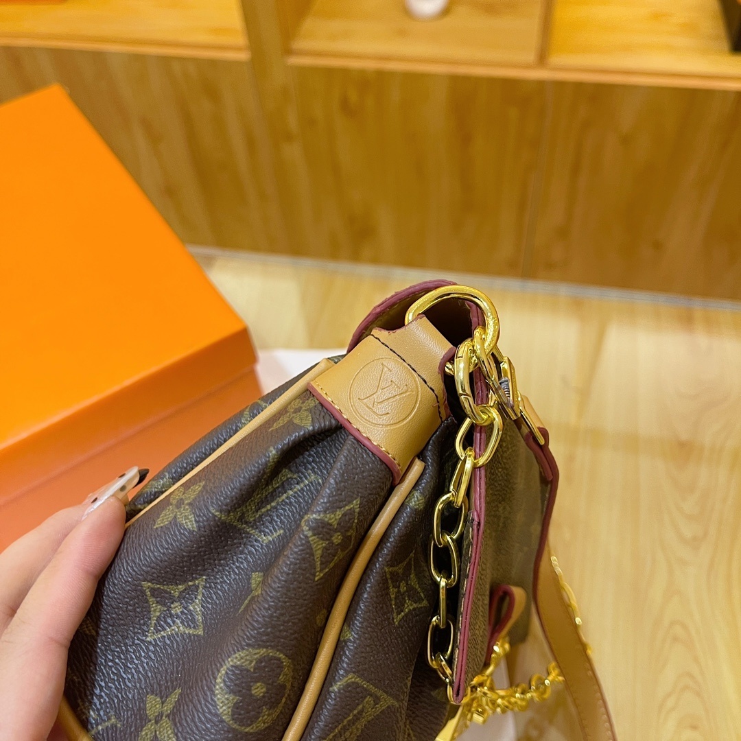 31$ new_dh LV 2452 Small square bag SIZE 25X15X10 CM 61302012996 BY1173 gallery