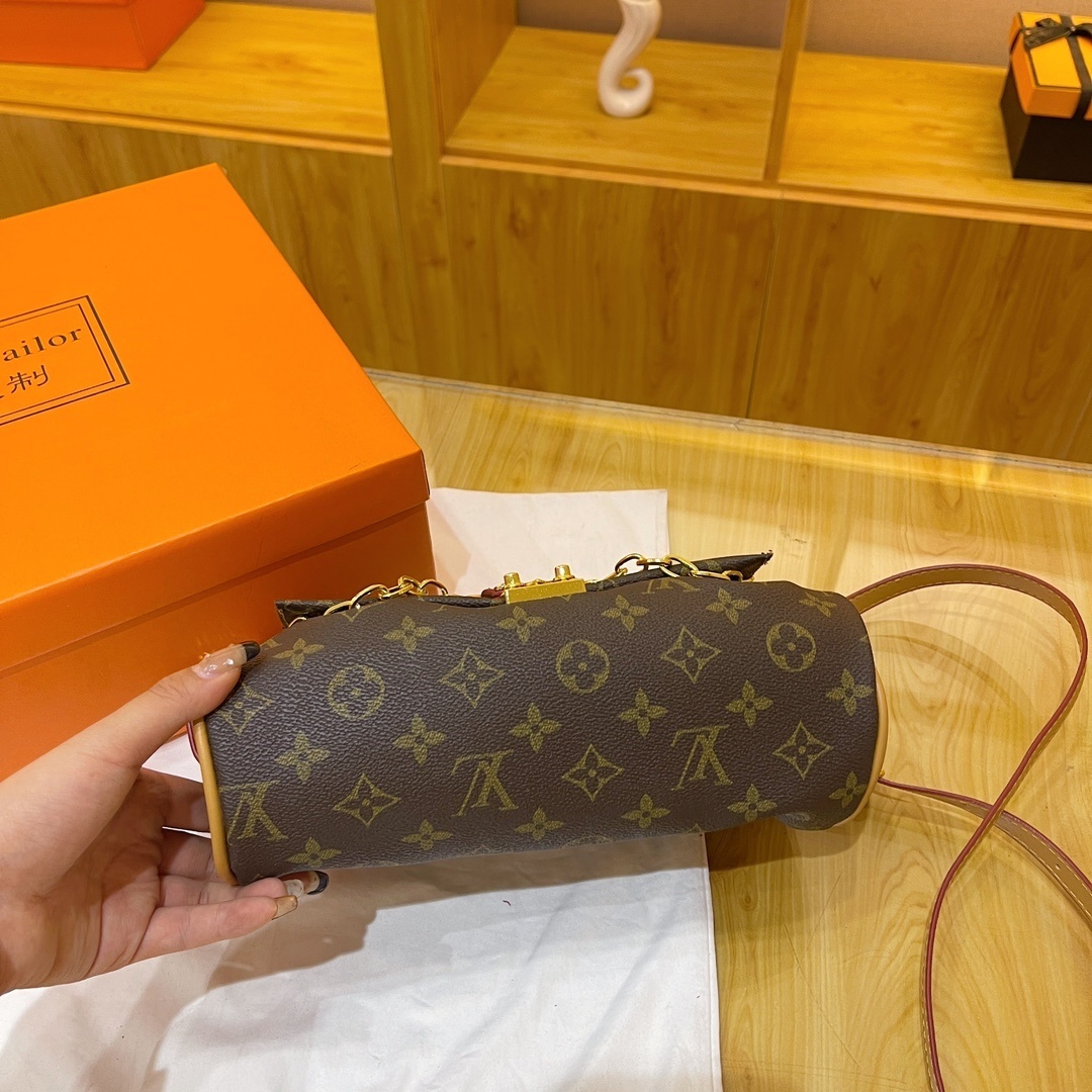 31$ new_dh LV 2452 Small square bag SIZE 25X15X10 CM 61302012996 BY1173 gallery