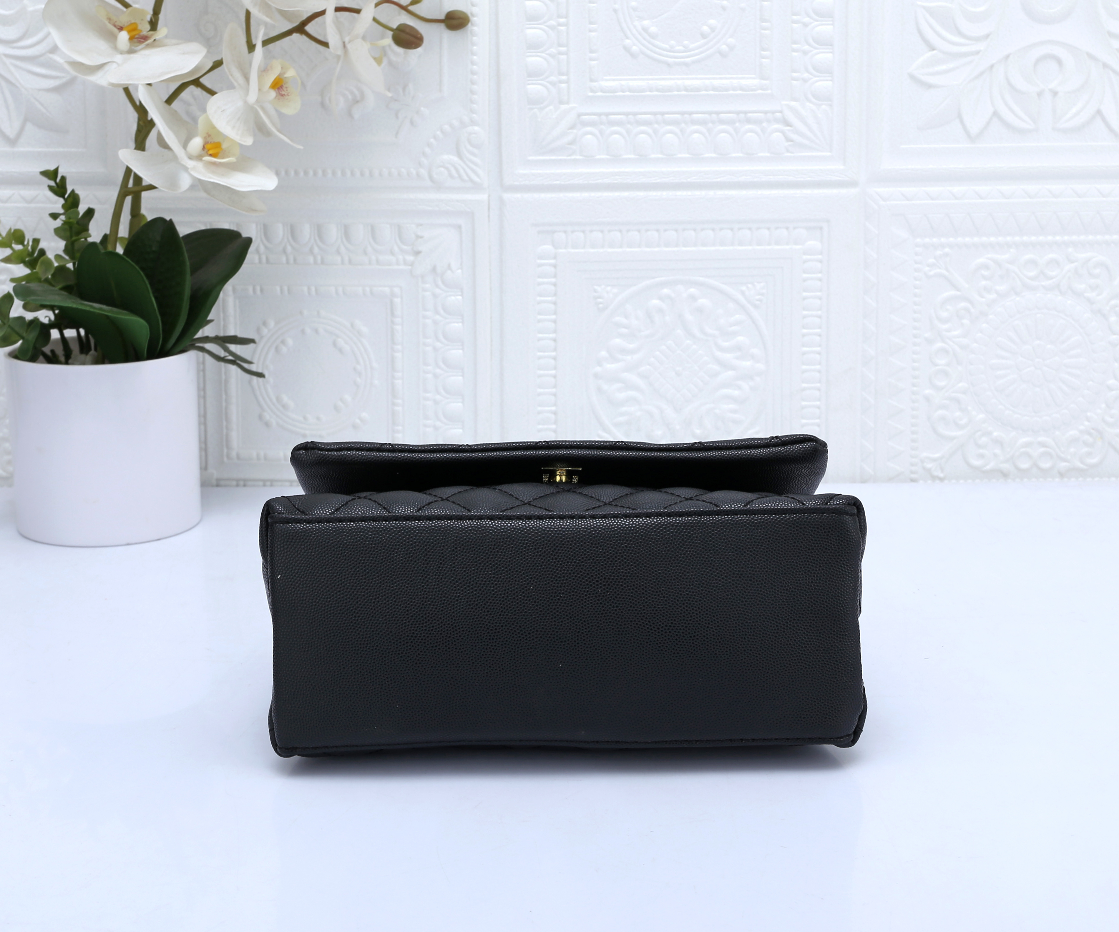 32$ CHANEL Y8005 Shoulder bag size 24X15X9 cm 712230 BR1928 gallery