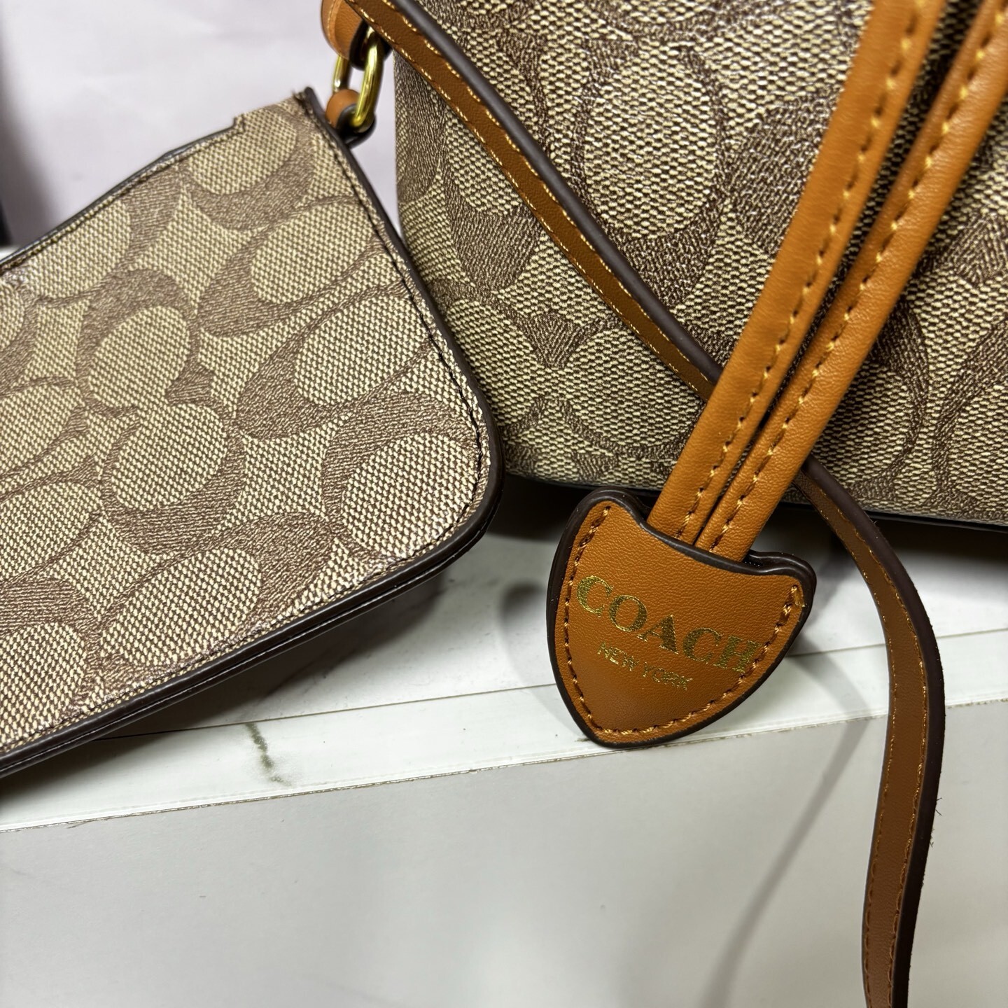 32$ Coach Shoulder bag size 21x21x14cm 0922 BYA419 gallery