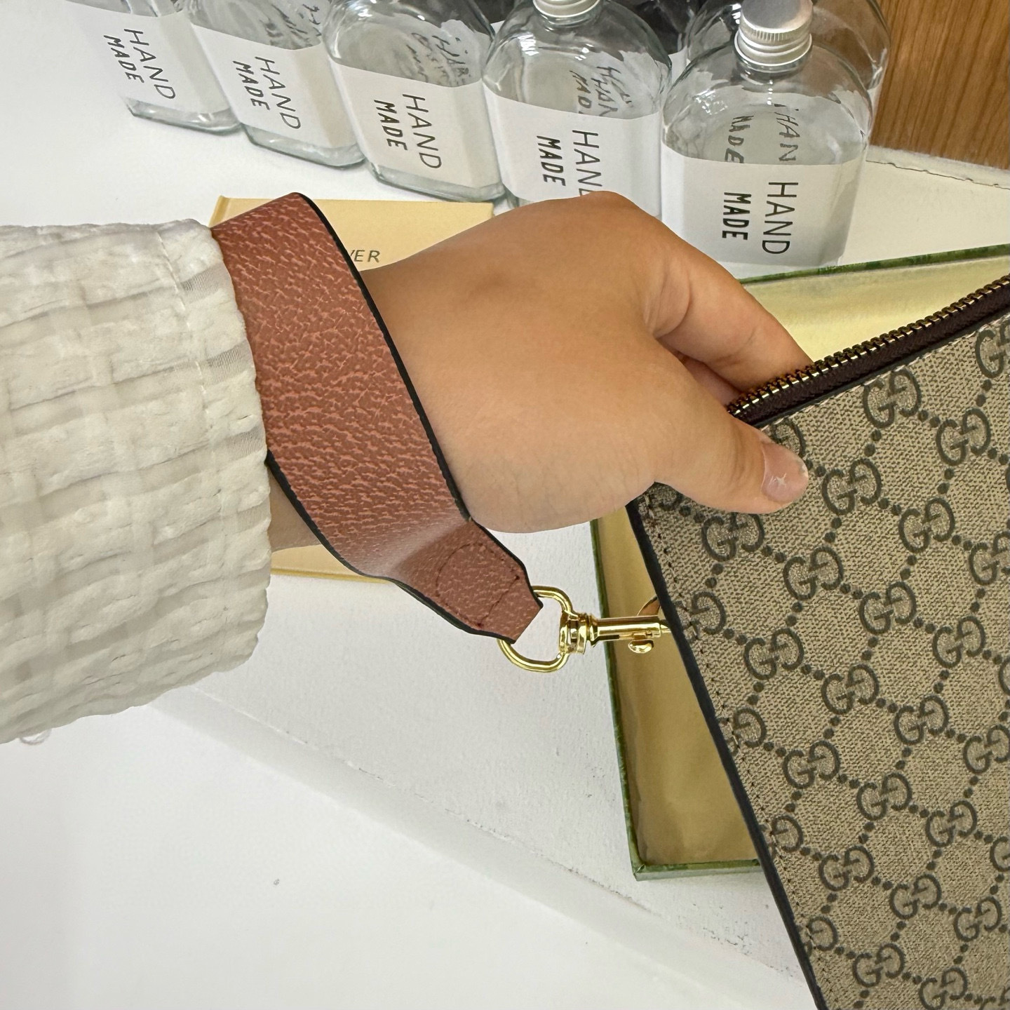 32$ GUCCI 66618 Toiletries bag size 30X20 cm 110316 DX742 gallery