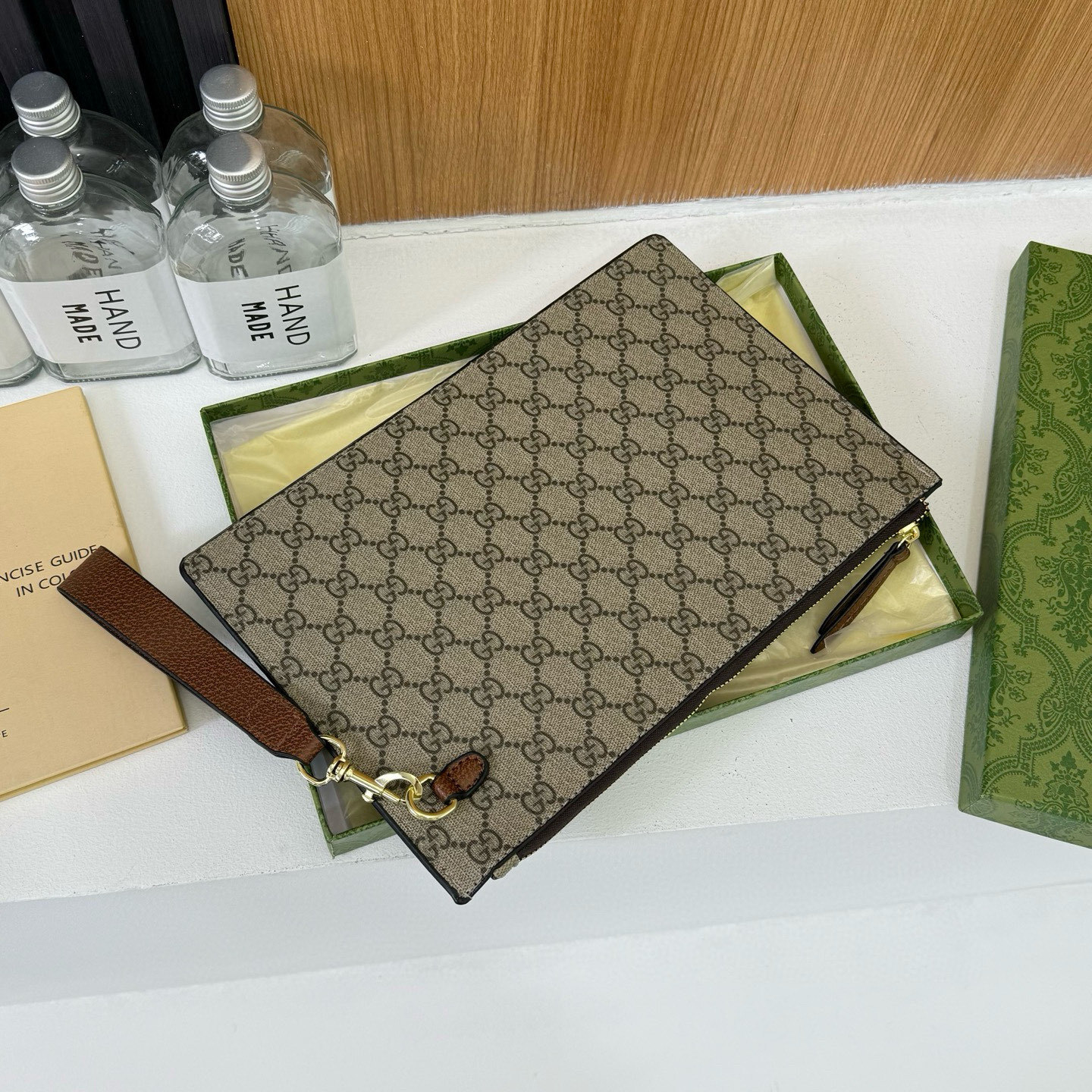 32$ GUCCI 66618 Toiletries bag size 30X20 cm 110316 DX742 gallery