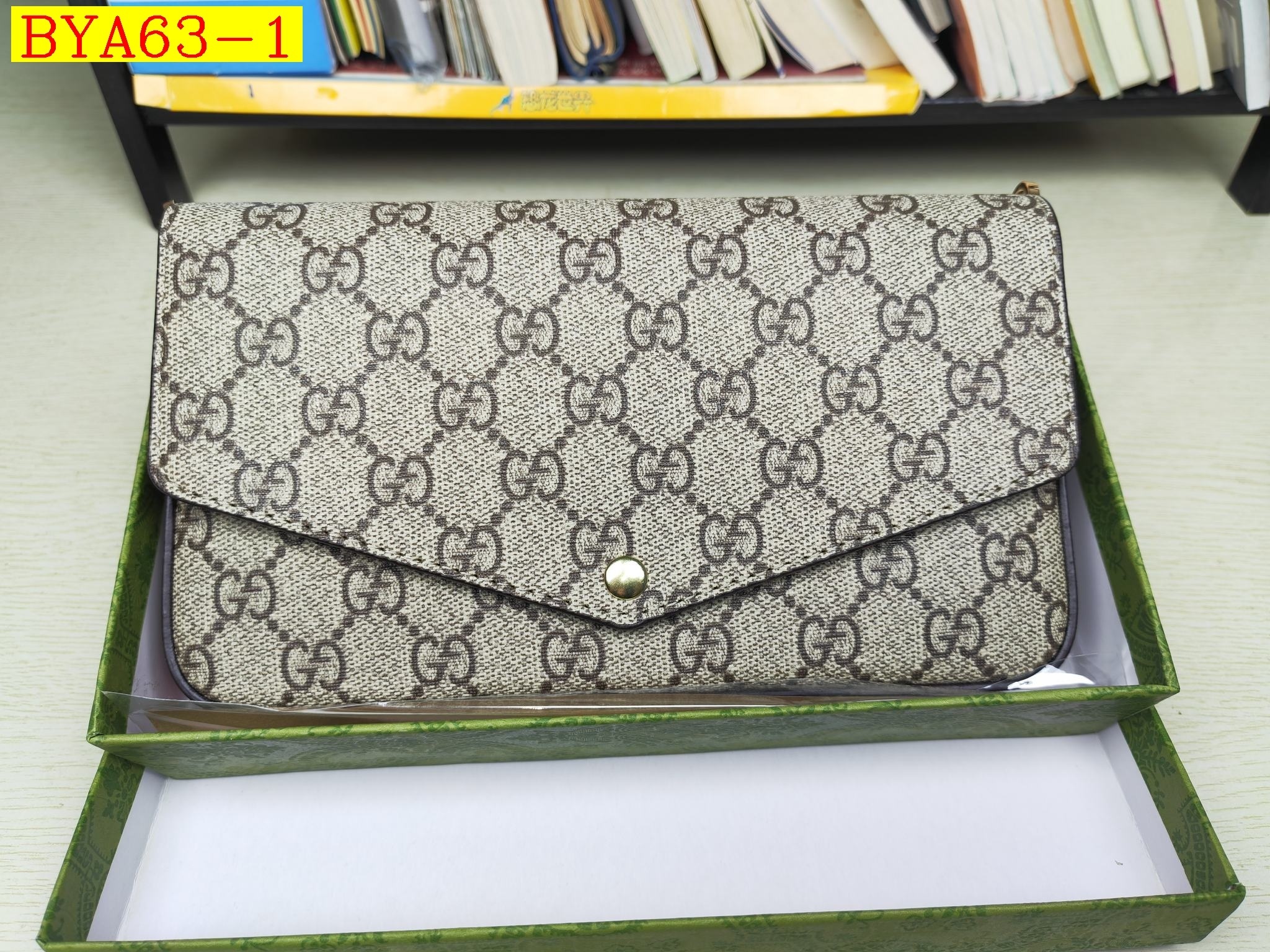 32$ Gucci Shoulder bag size 21x12x3cm 116172 BYA63 gallery