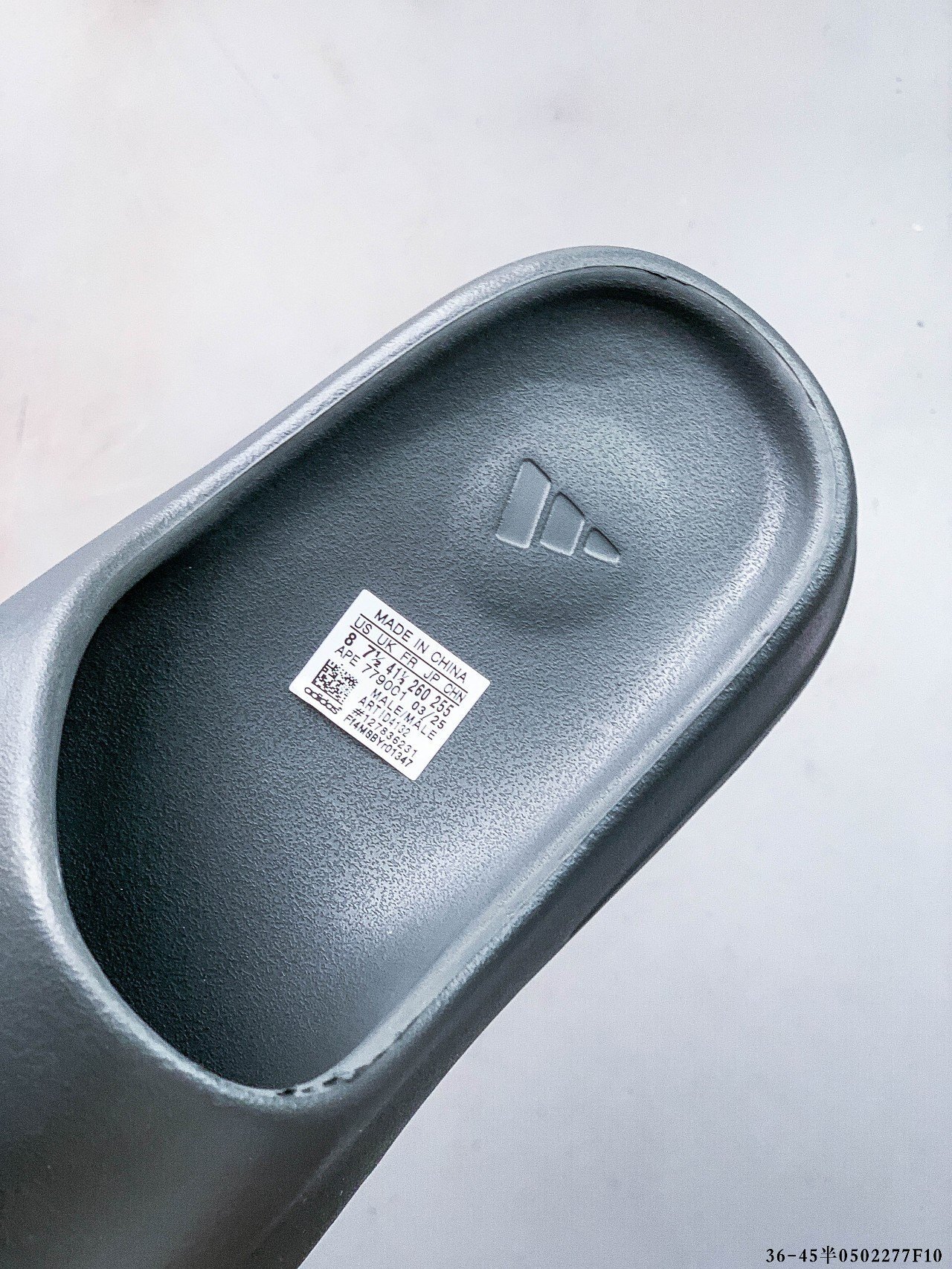 32$ Kanye West x Yeezy Slide size 36-45 half 414070 MZ1471 gallery