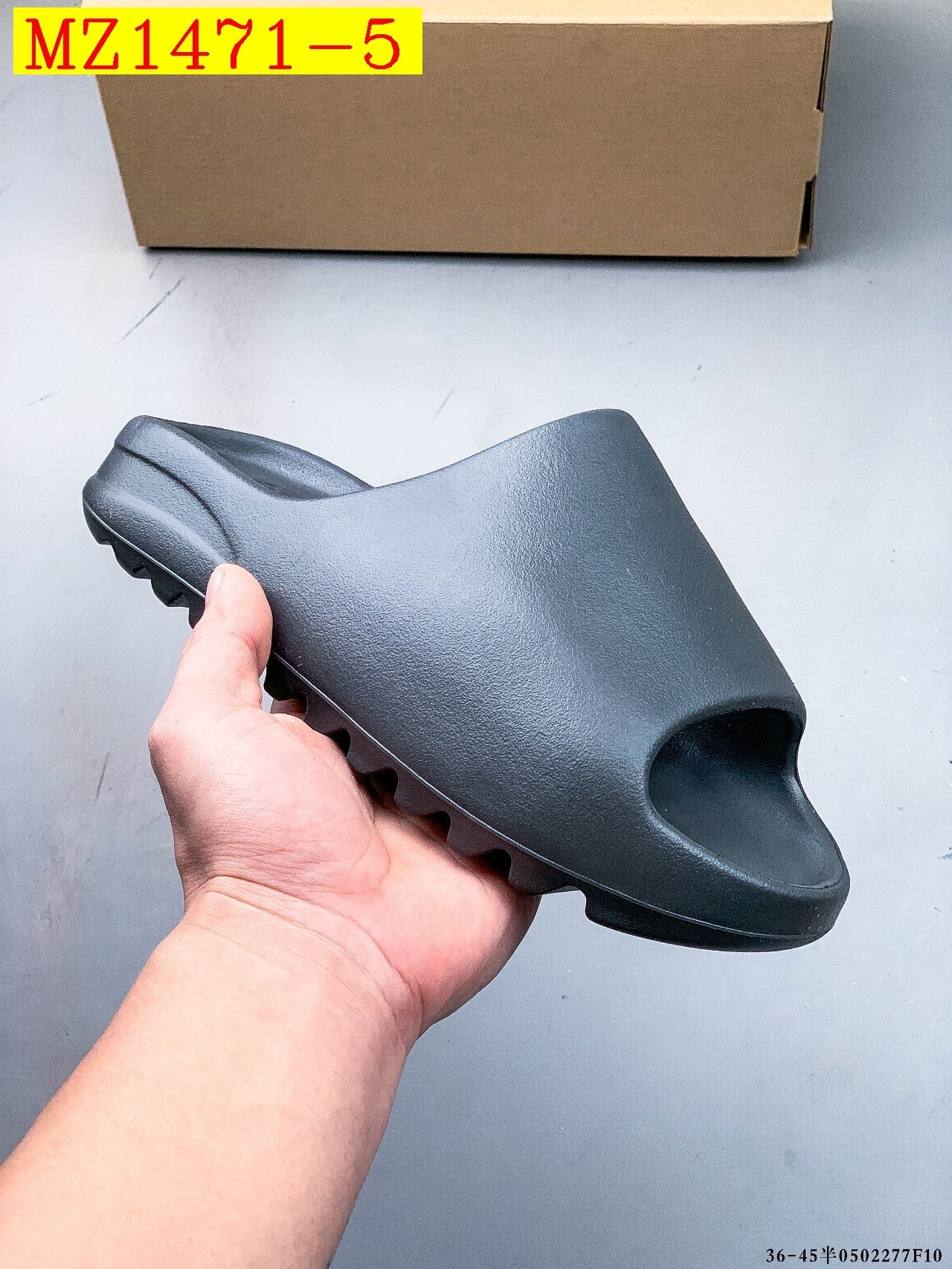 32$ Kanye West x Yeezy Slide size 36-45 half 414070 MZ1471 gallery