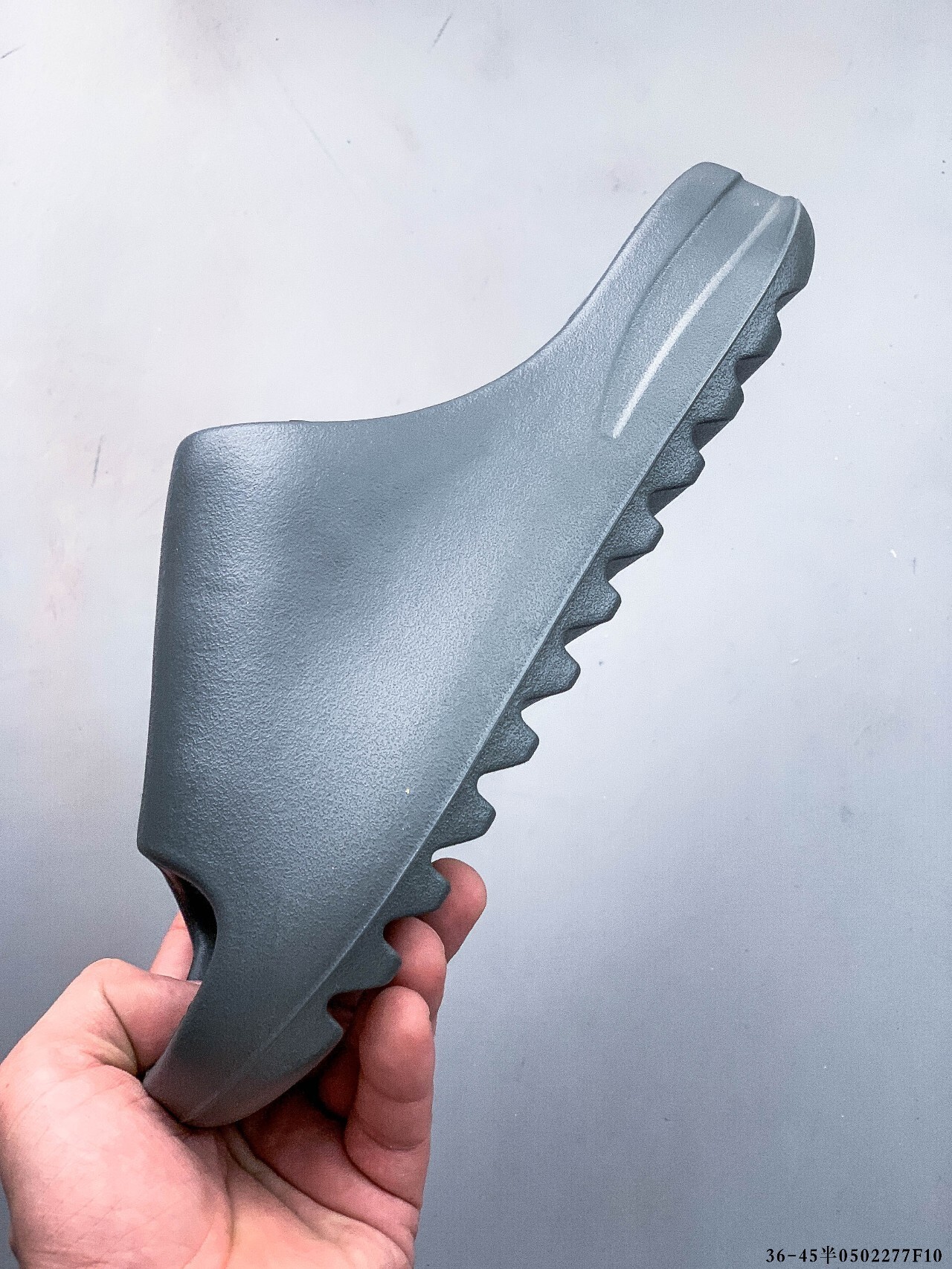 32$ Kanye West x Yeezy Slide size 36-45 half 414070 MZ1471 gallery