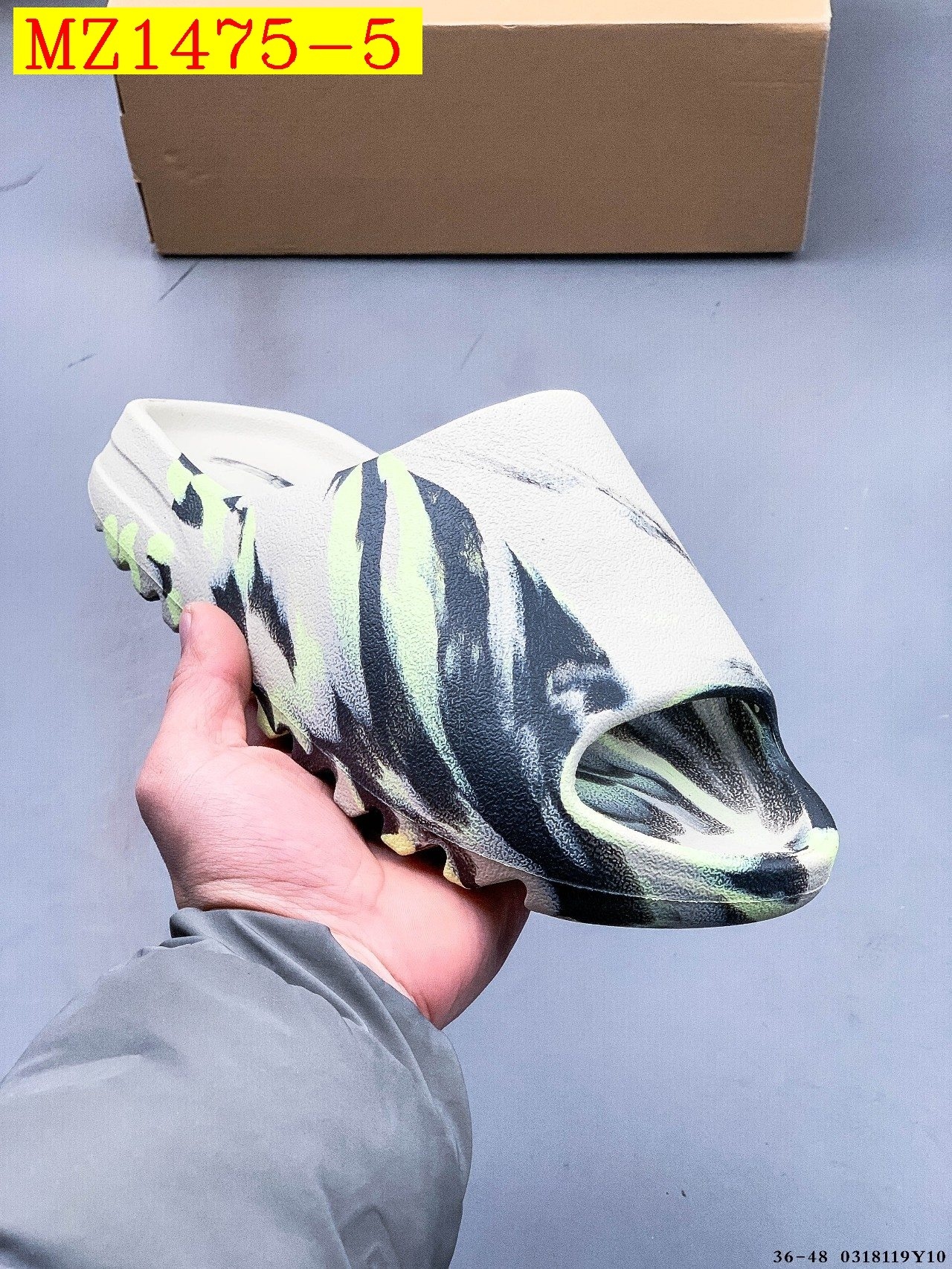 32$ Kanye West x Yeezy Slide size 36-45 half 817010 MZ1475 gallery