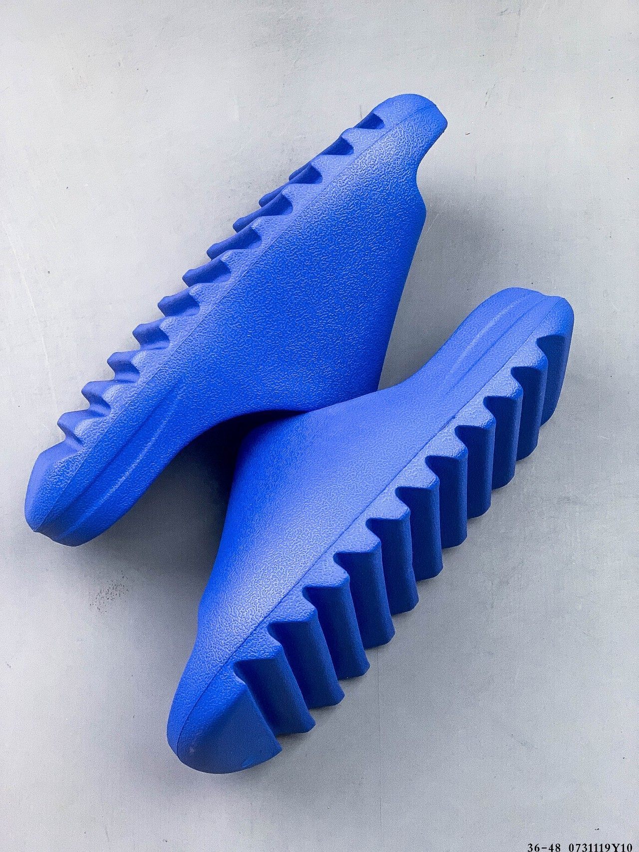 32$ Kanye West x Yeezy Slide size 36-45 half 910030 MZ1477 gallery