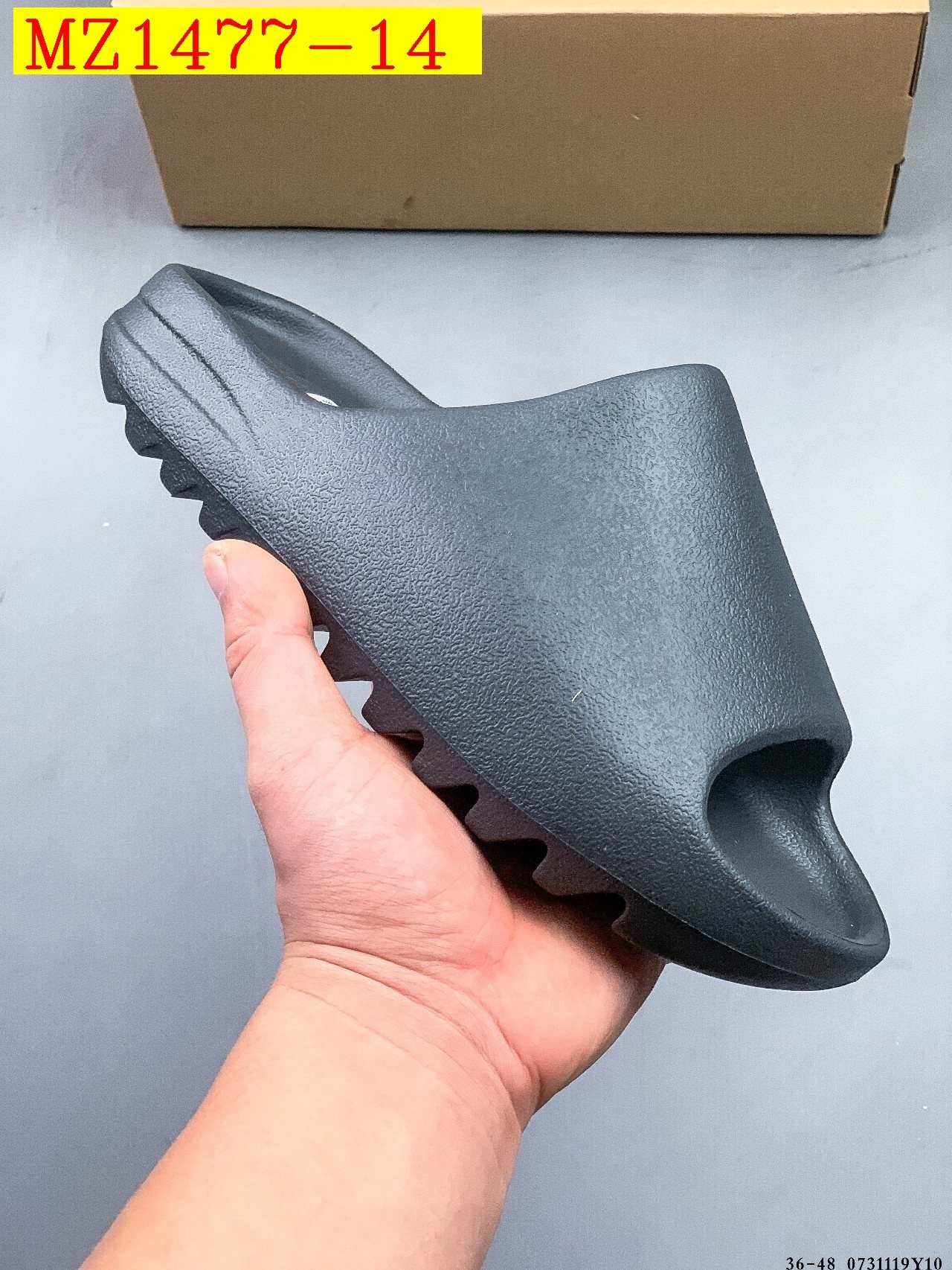 32$ Kanye West x Yeezy Slide size 36-45 half 910030 MZ1477 gallery