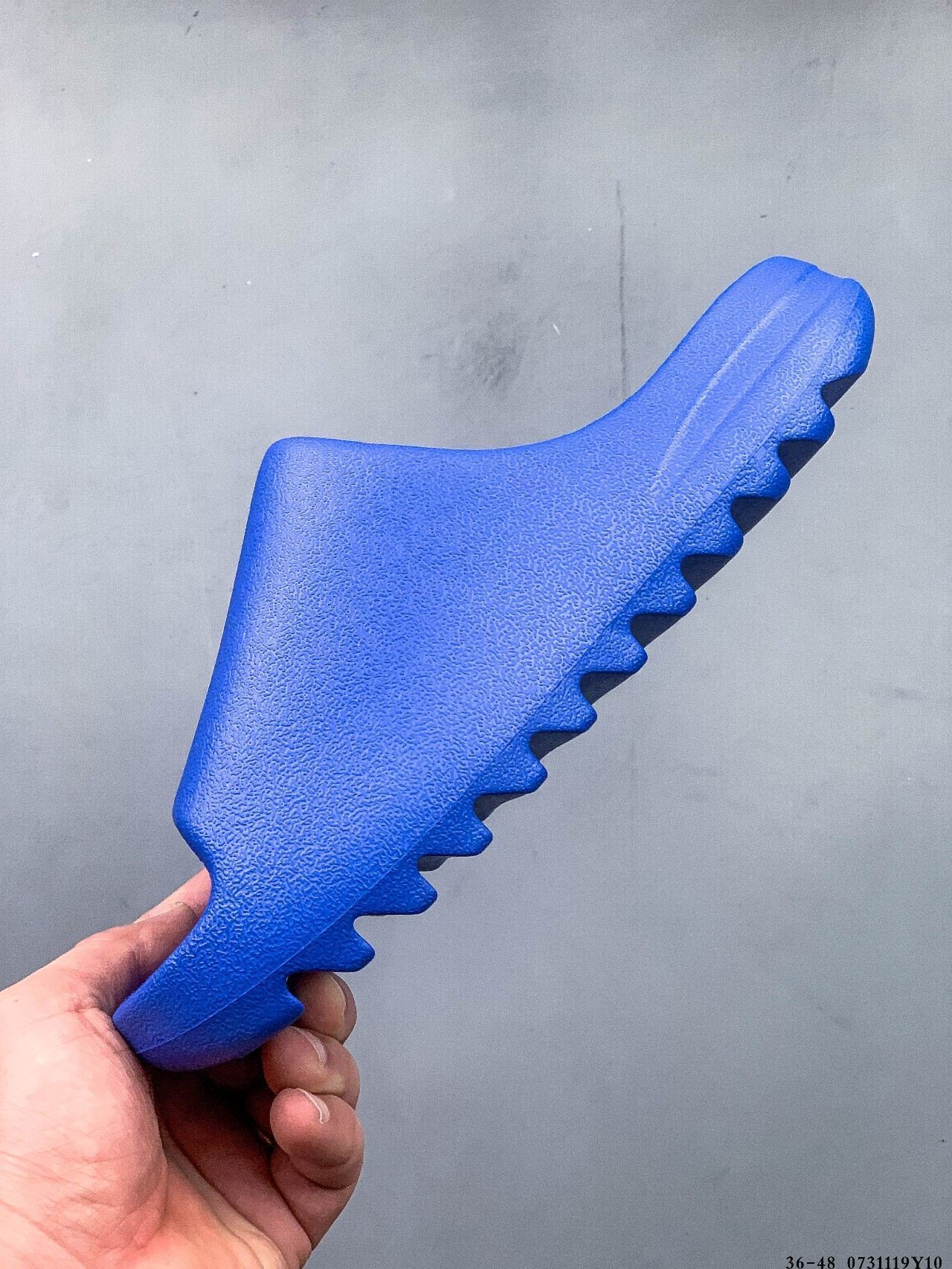 32$ Kanye West x Yeezy Slide size 36-45 half 910030 MZ1477 gallery