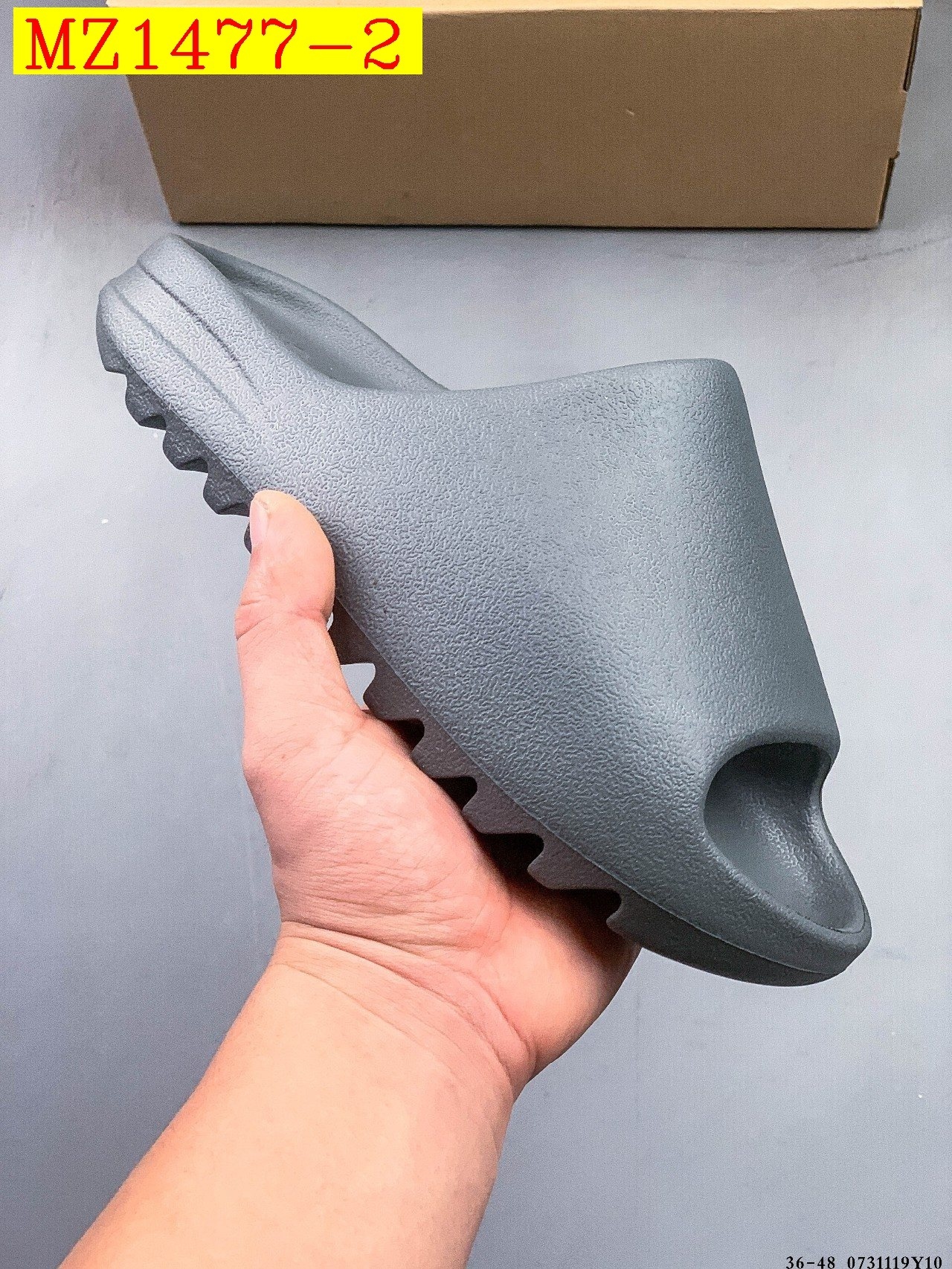 32$ Kanye West x Yeezy Slide size 36-45 half 910030 MZ1477 gallery