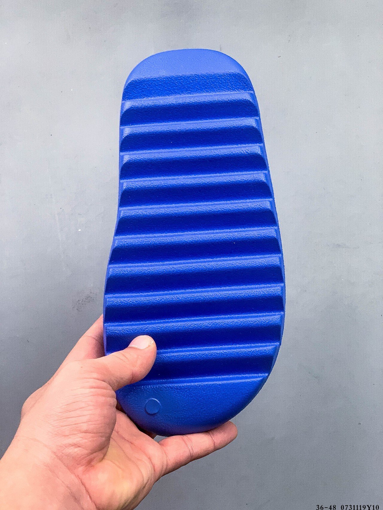 32$ Kanye West x Yeezy Slide size 36-45 half 910030 MZ1477 gallery