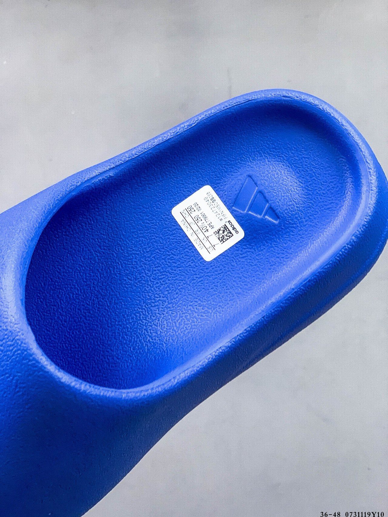 32$ Kanye West x Yeezy Slide size 36-45 half 910030 MZ1477 gallery