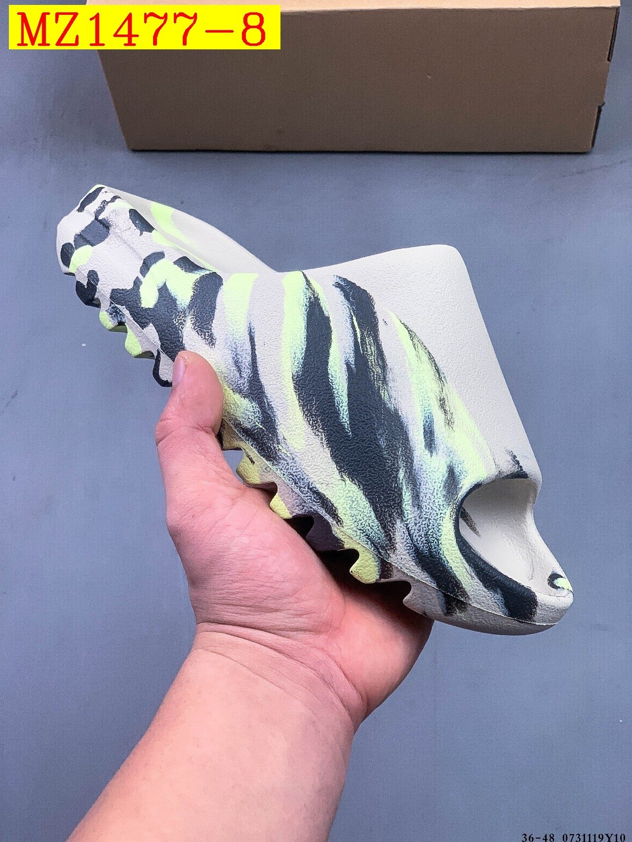 32$ Kanye West x Yeezy Slide size 36-45 half 910030 MZ1477 gallery