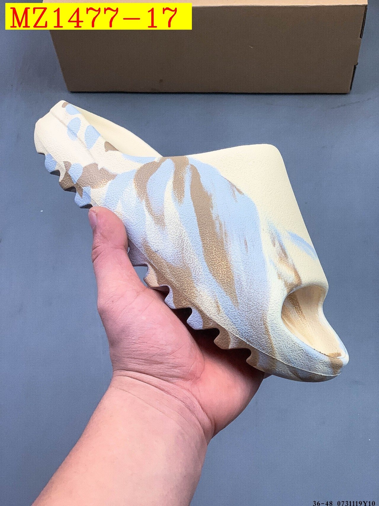 32$ Kanye West x Yeezy Slide size 36-45 half 910030 MZ1477 gallery