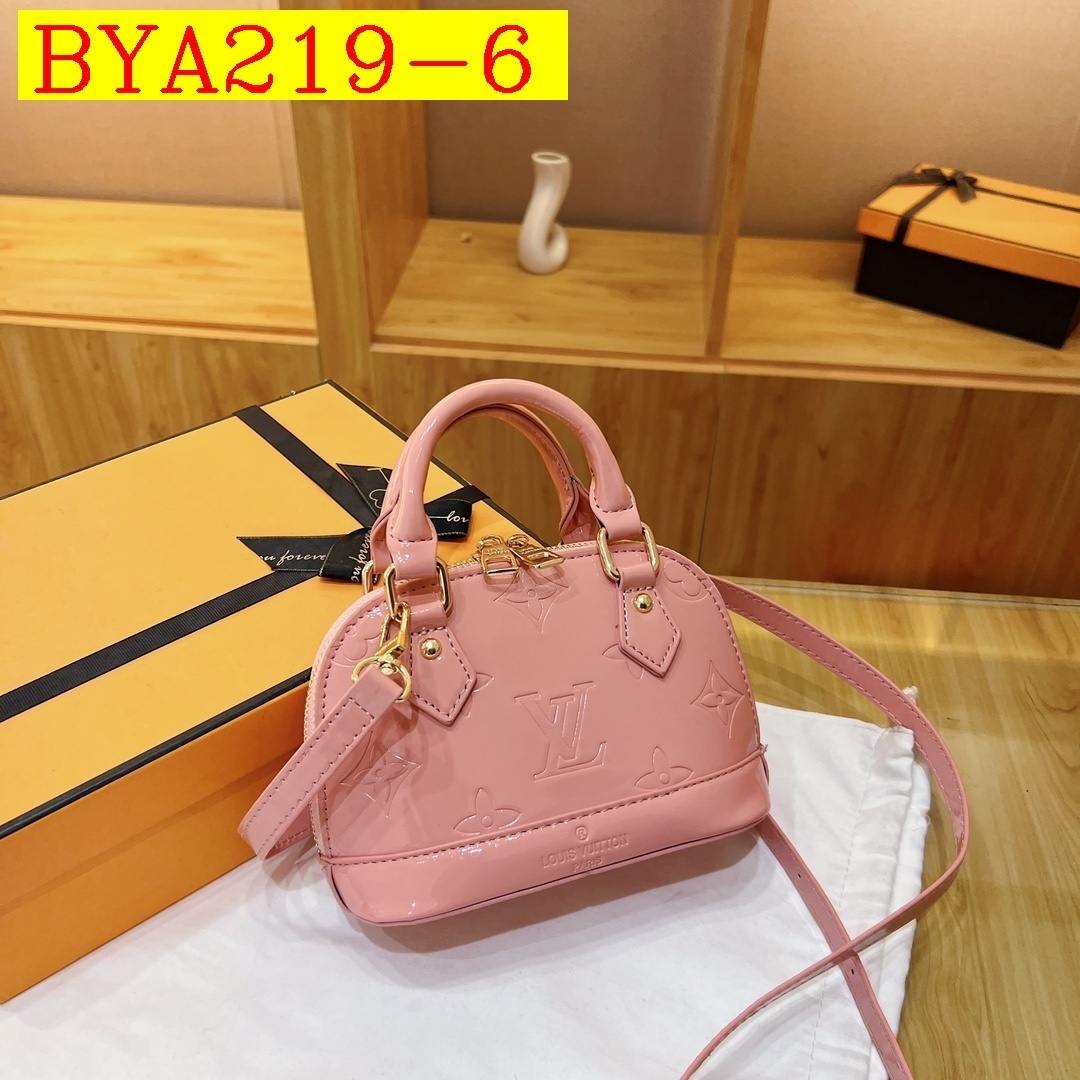 32$ LV Shoulder bag size 17x13x8cm 8818 BYA219 gallery