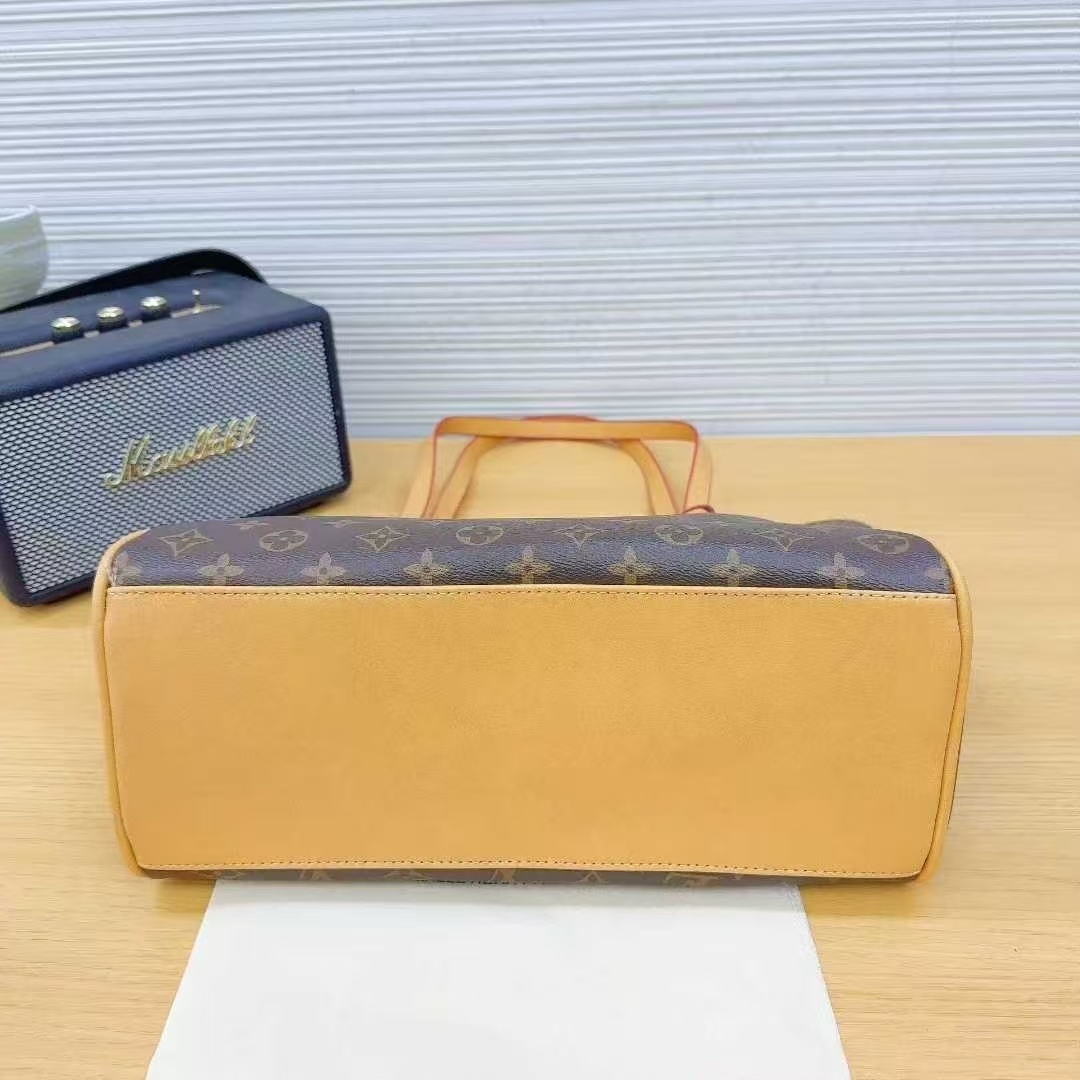 32$ LV handbag size 32x15x26cm 0944 BYA207 gallery