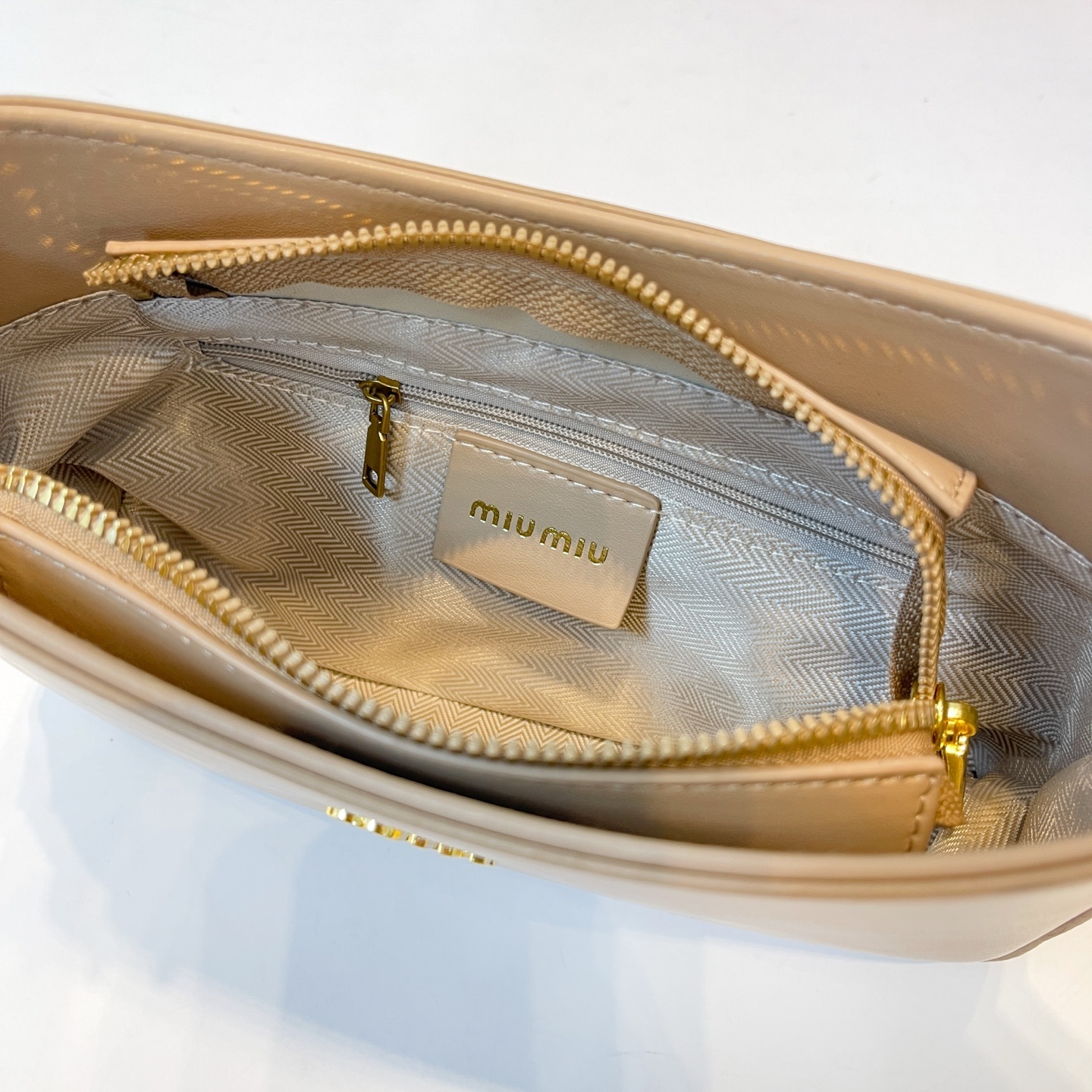 32$ Miu Miu Shoulder bag size 23x15x6cm 0956 BYA43 gallery