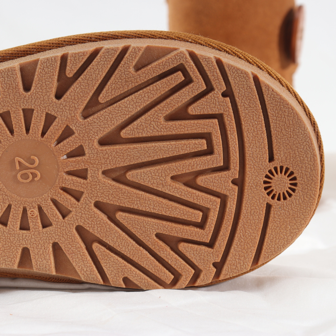 32$ UGG for kids size 21-35 612120 MG195 gallery