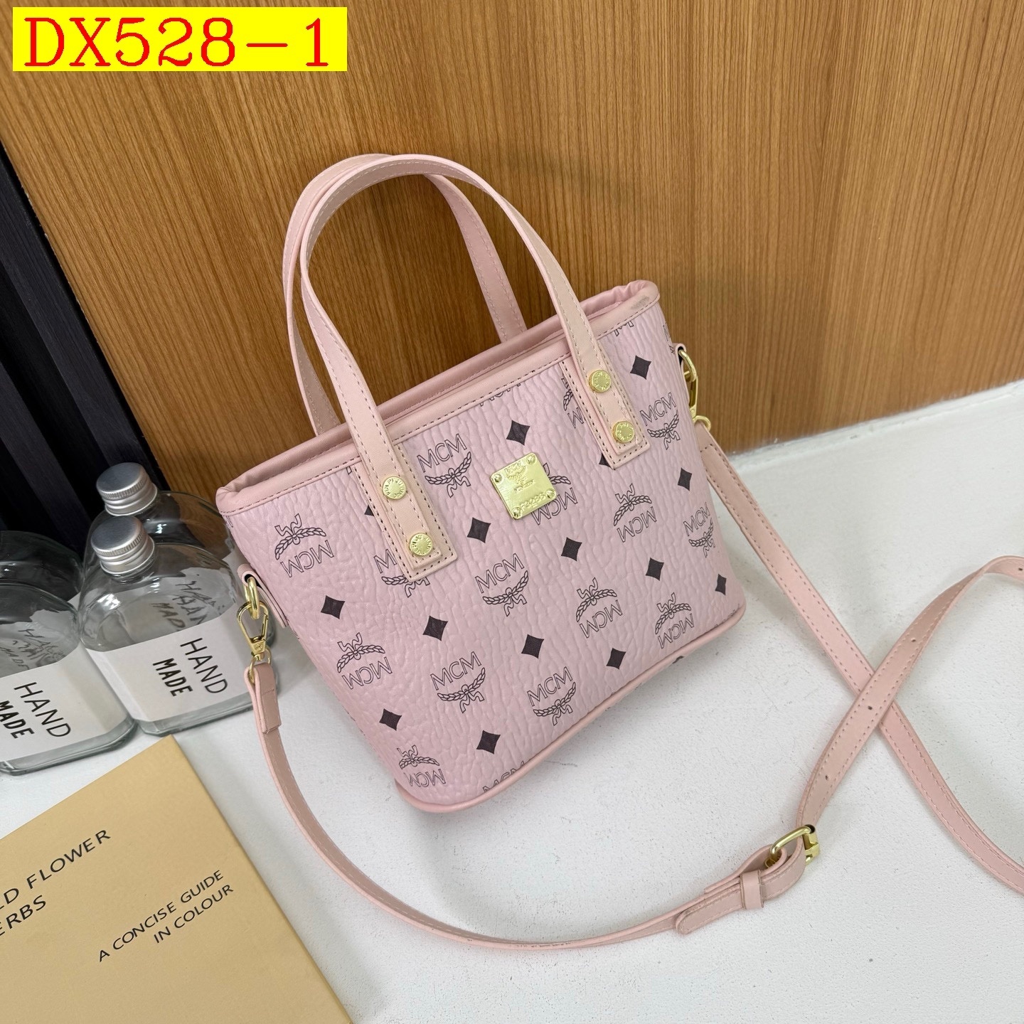 32$ dh MCM 8069 Tote bag size 23X17X9 cm 71438023227 DX528 gallery