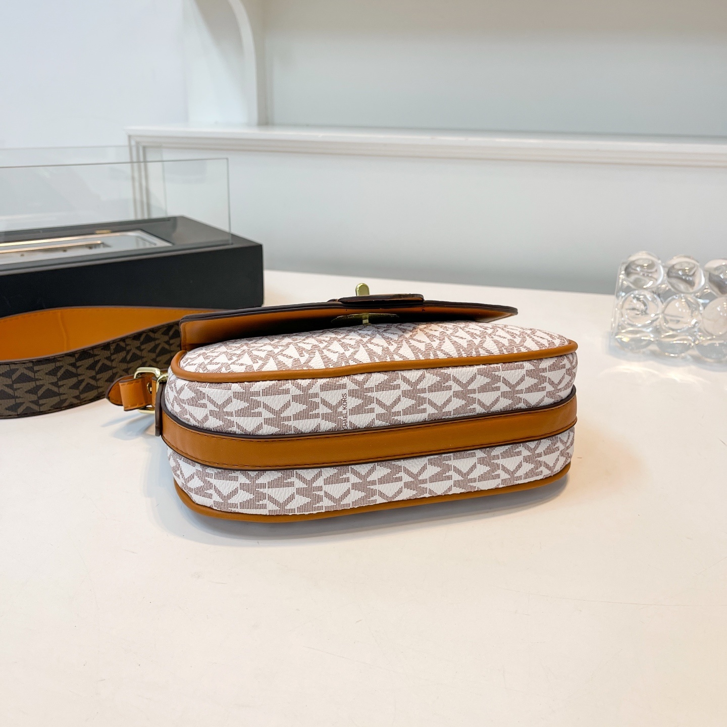 32$ dh MK 8186 Shoulder bag size 22X16X7 cm 91623423223 BY2431 gallery