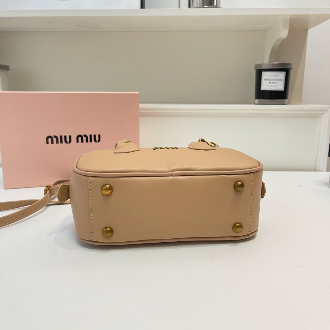 32$ new_dh miumiu 3018 71425823100 BY481 gallery