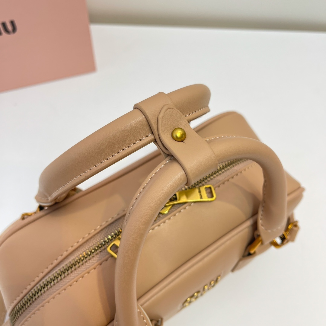 32$ new_dh miumiu 3018 71425823100 BY481 gallery