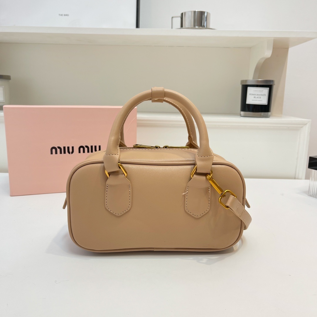 32$ new_dh miumiu 3018 71425823100 BY481 gallery