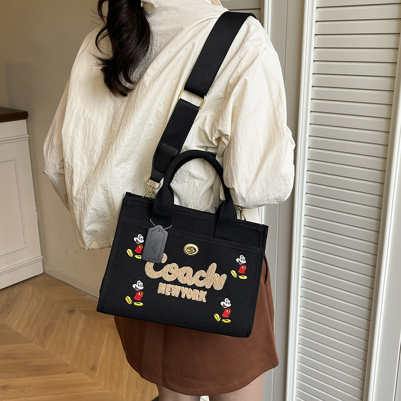 33$ Coach Shoulder bag size 27x20x12cm 4968 BYA667 gallery