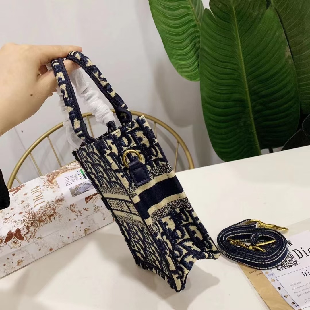 33$ Dior Shoulder bag size 213084 BYA143 gallery