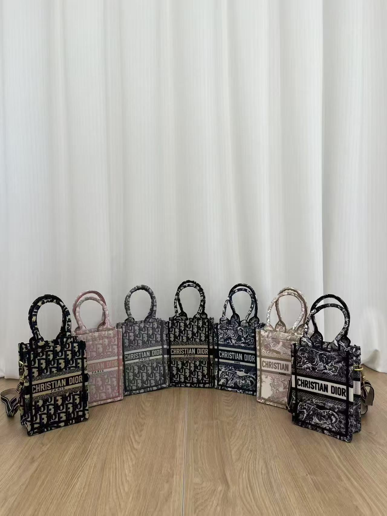 33$ Dior Shoulder bag size 213084 BYA143 gallery