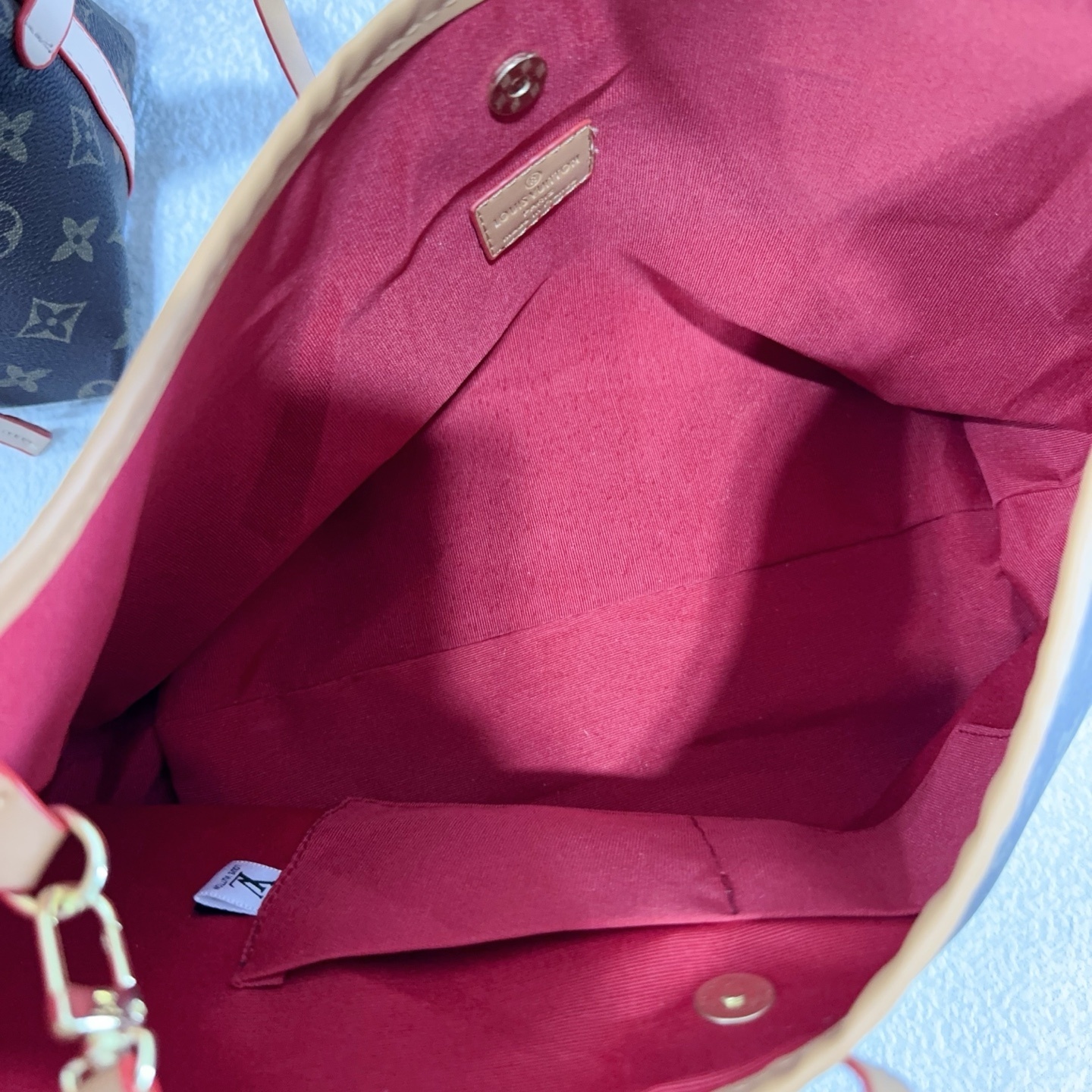 33$ LV 5899 Shoulder bag size 35x25x14 cm 915370 BY3499 gallery