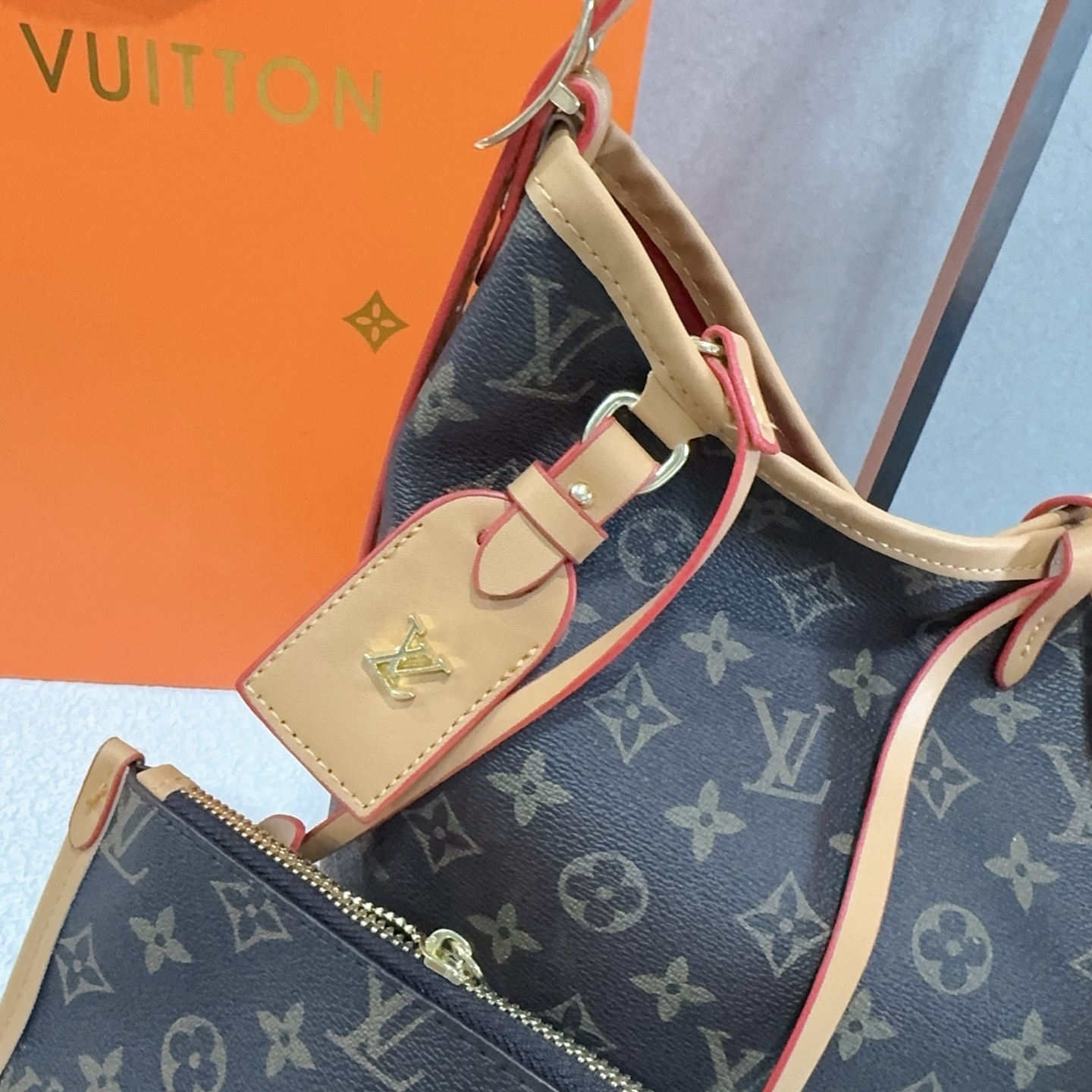 33$ LV 5899 Shoulder bag size 35x25x14 cm 915370 BY3499 gallery