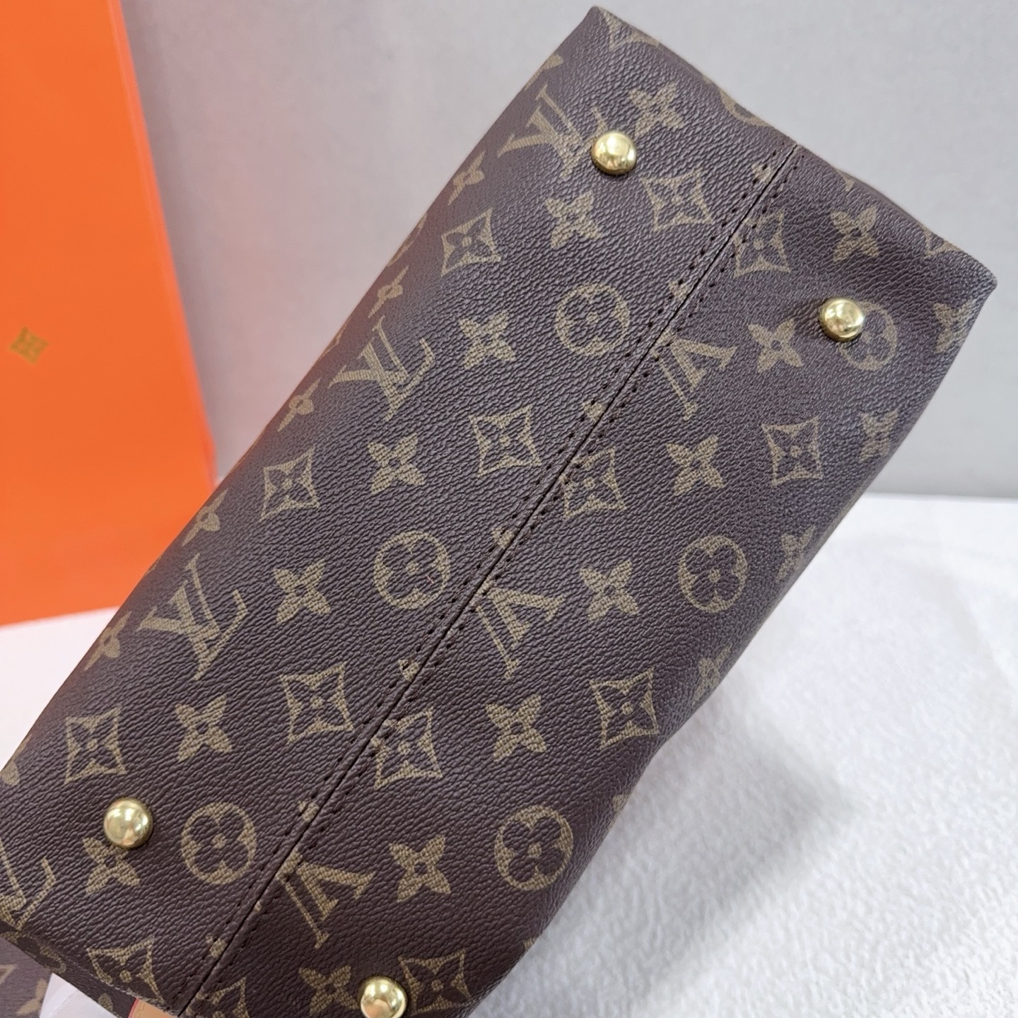 33$ LV 5899 Shoulder bag size 35x25x14 cm 915370 BY3499 gallery