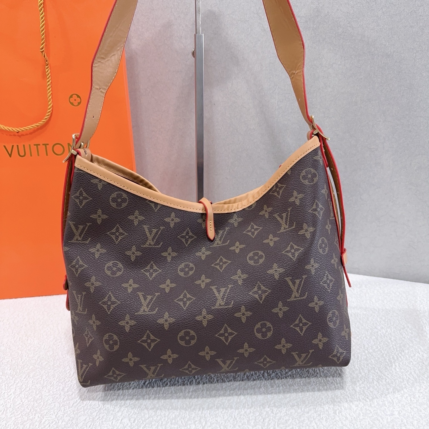 33$ LV 5899 Shoulder bag size 35x25x14 cm 915370 BY3499 gallery