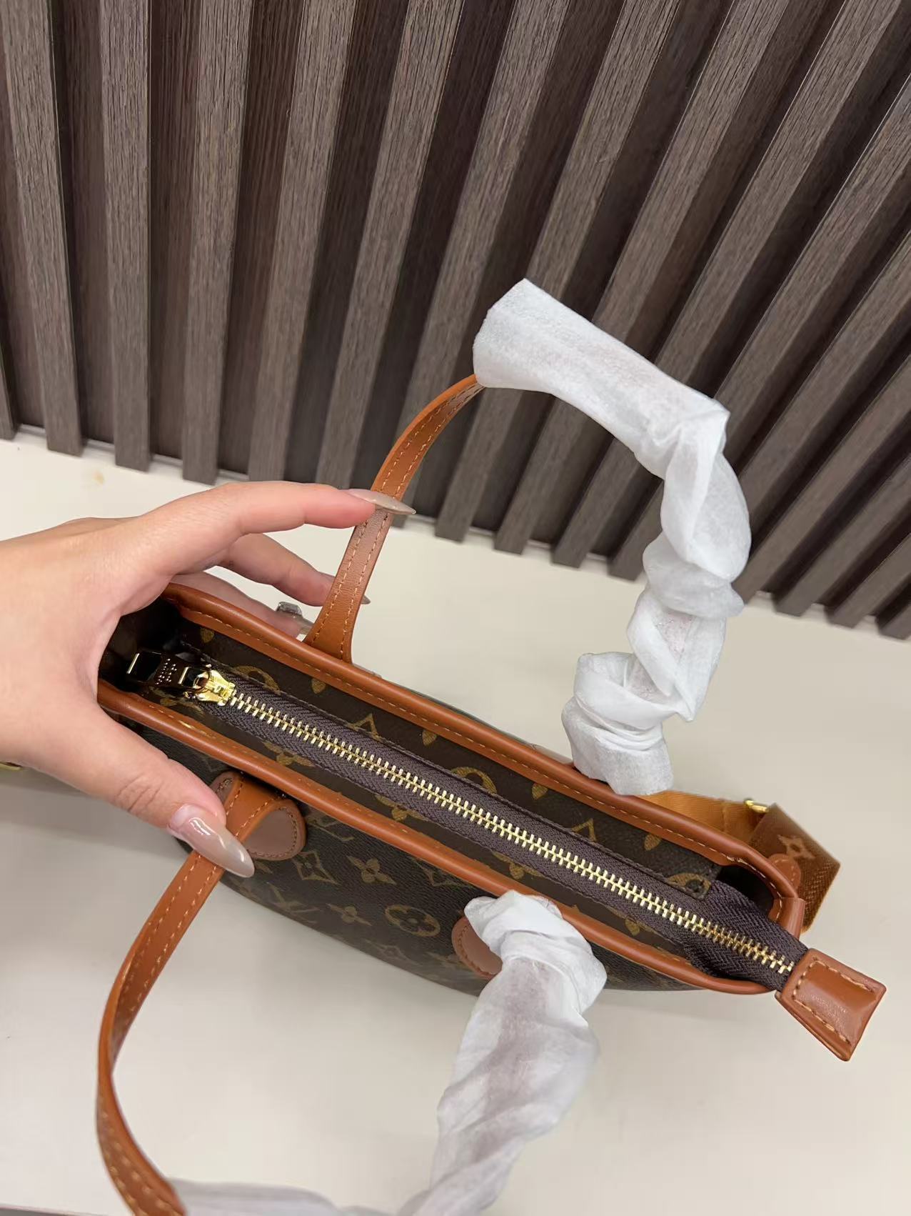 33$ LV Shoulder bag size 20x15x10cm 110050 BYA745 gallery