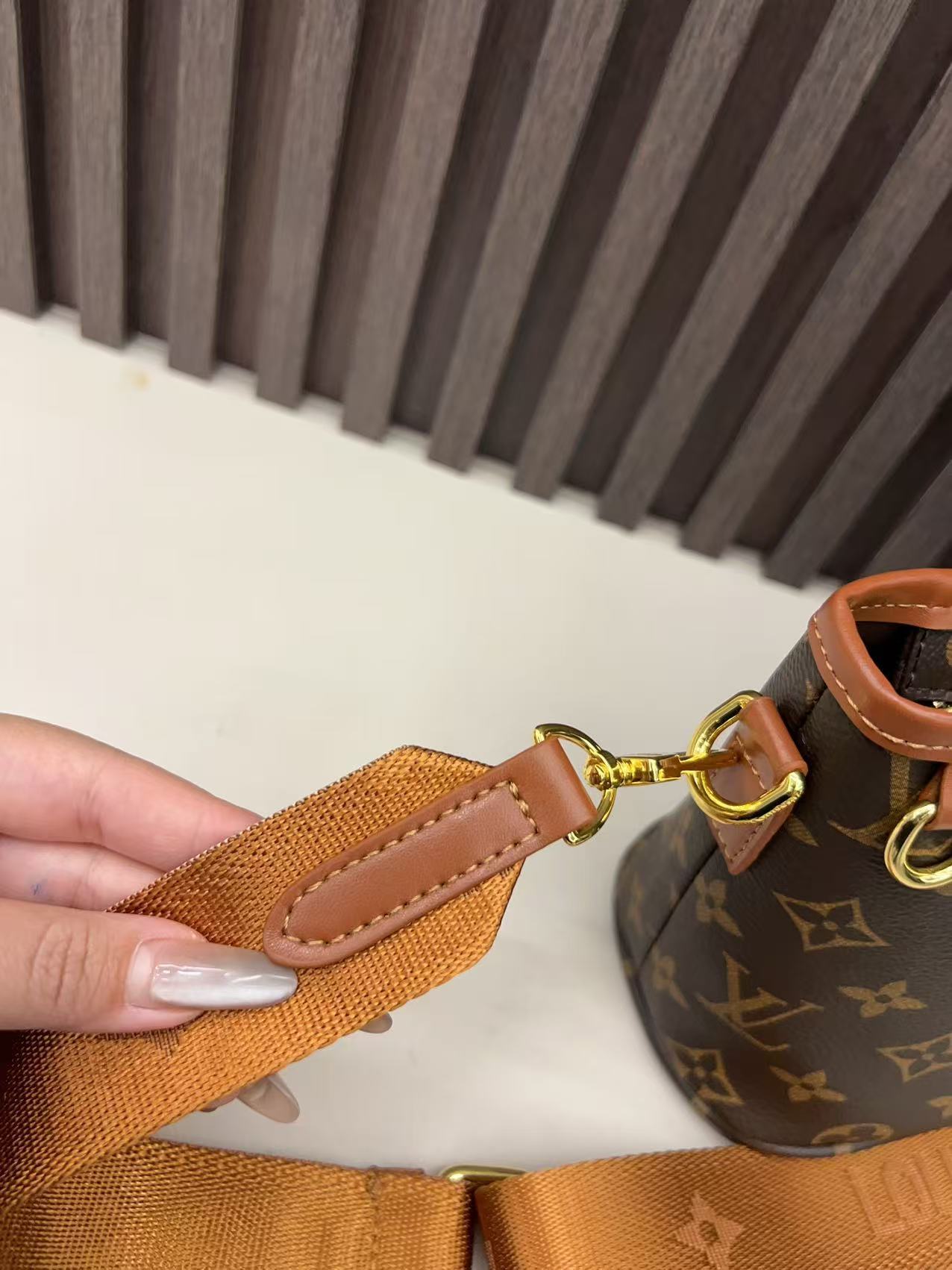 33$ LV Shoulder bag size 20x15x10cm 110050 BYA745 gallery