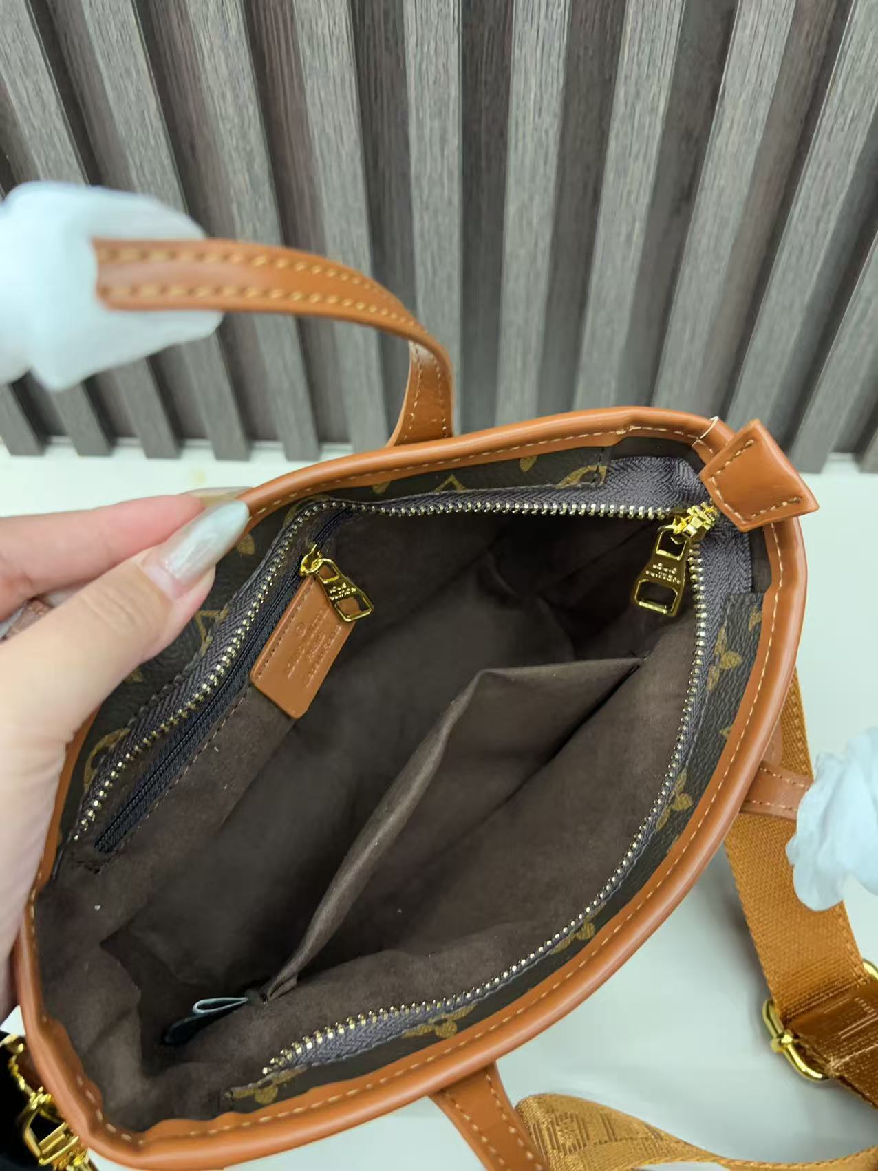 33$ LV Shoulder bag size 20x15x10cm 110050 BYA745 gallery