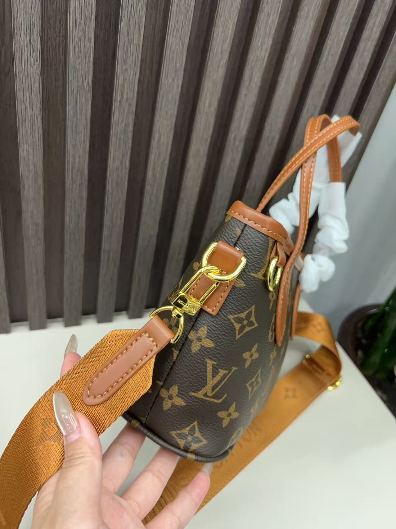 33$ LV Shoulder bag size 20x15x10cm 110050 BYA745 gallery