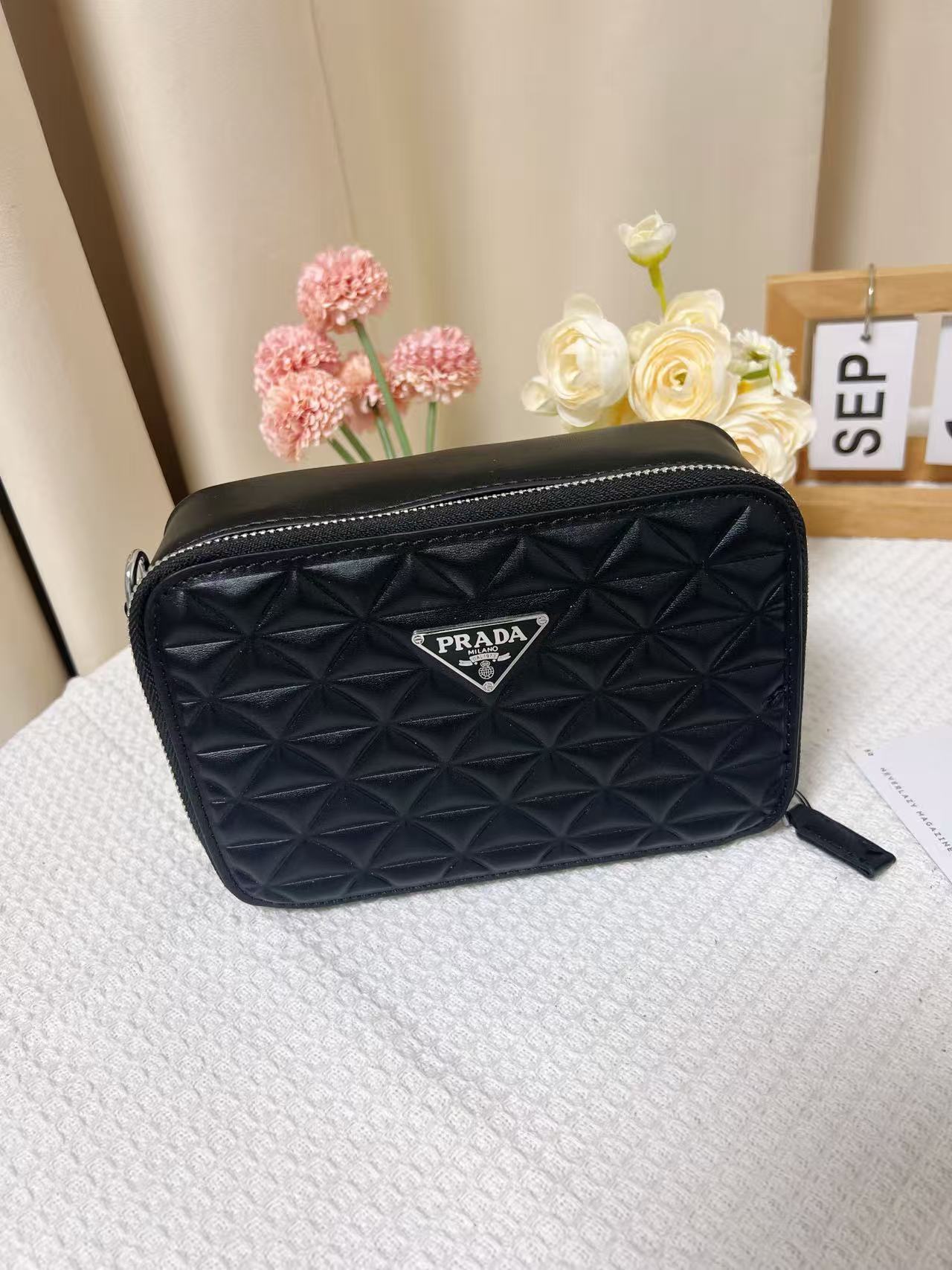 33$ Prada Shoulder bag size 20x5x13cm 916084 BYA375 gallery